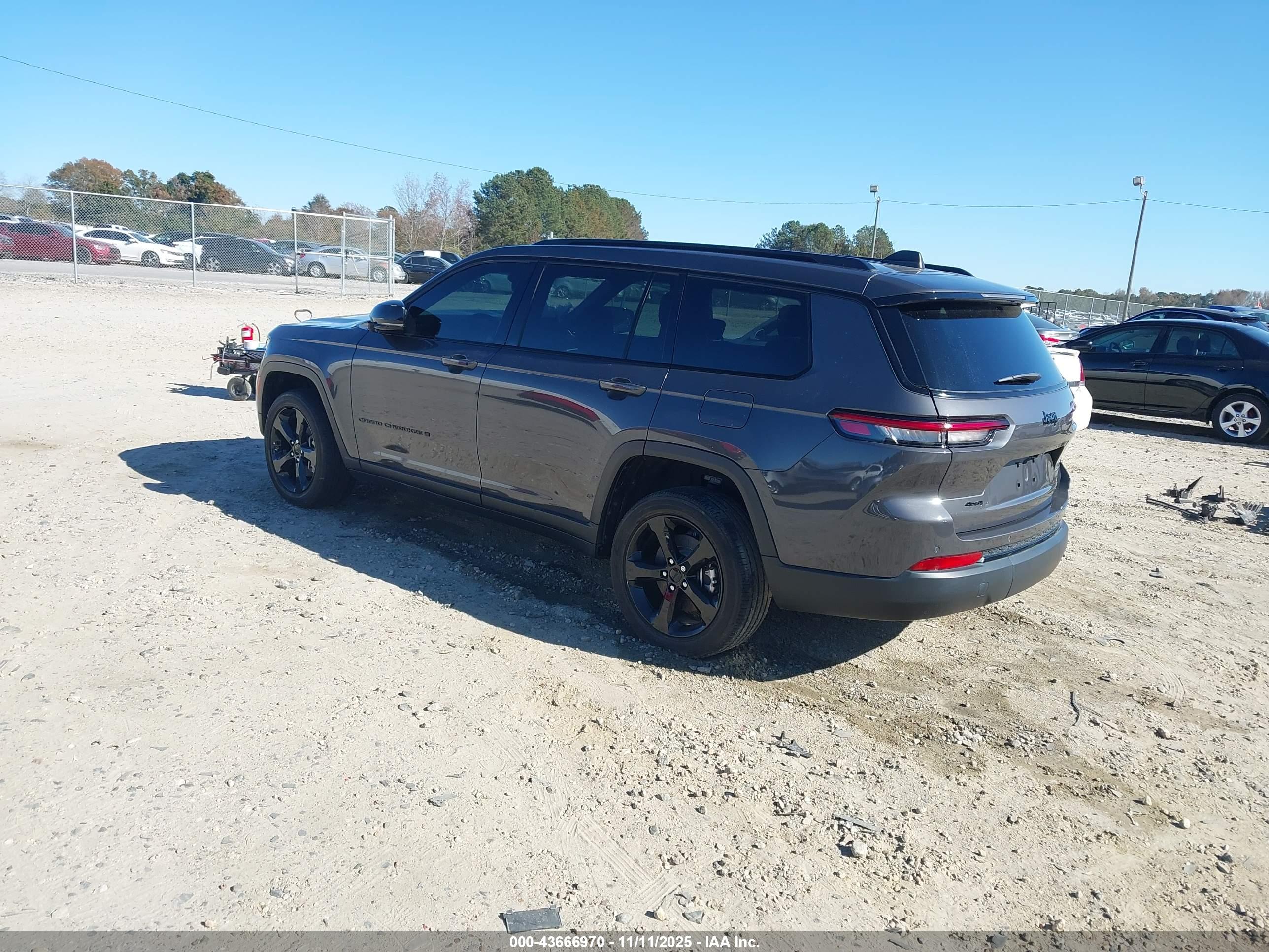 JEEP GRAND image 3