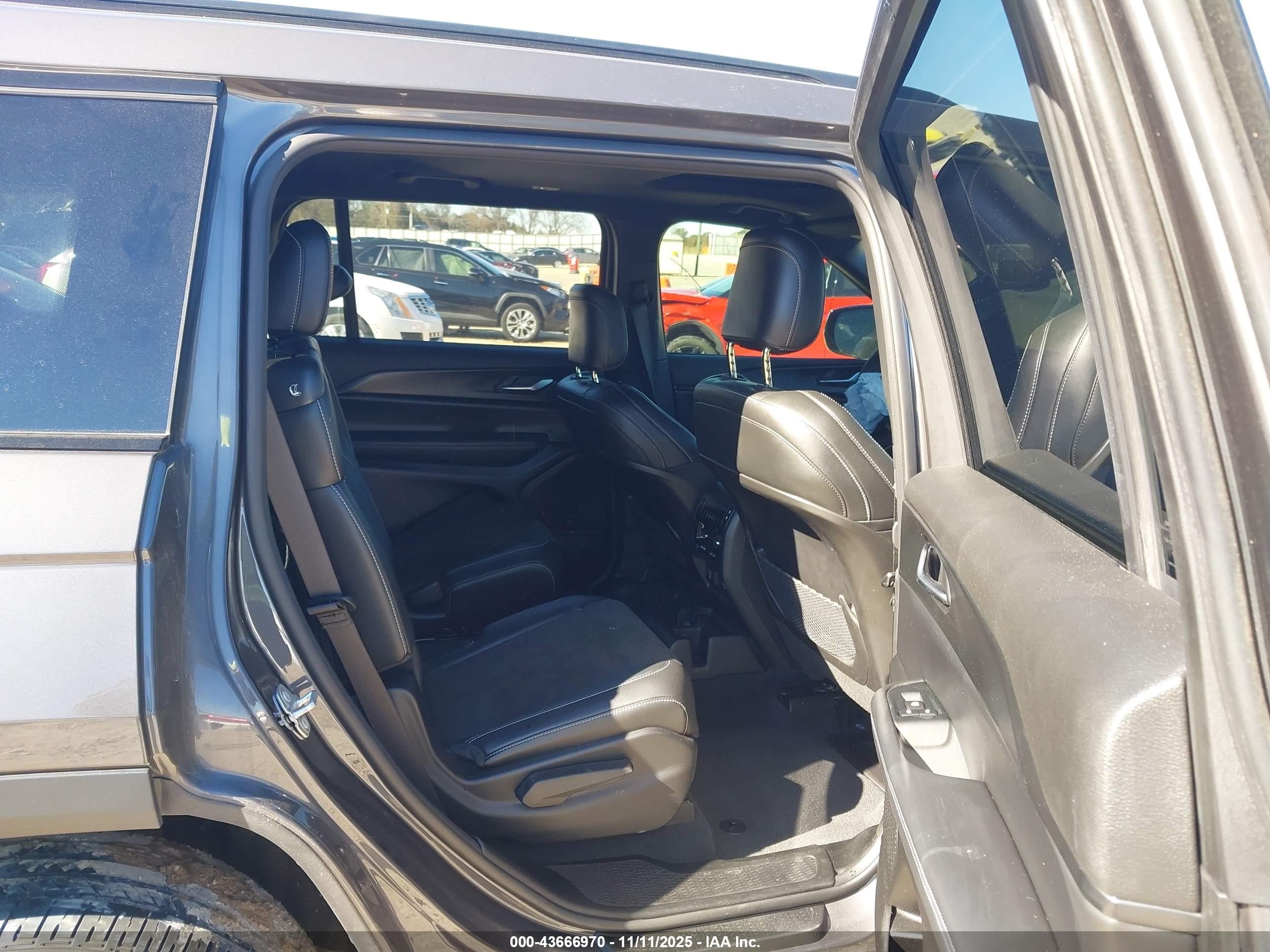 JEEP GRAND image 8