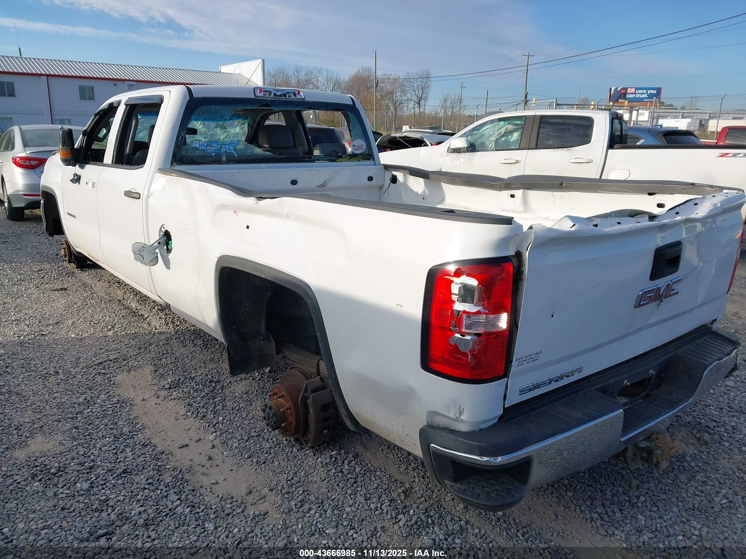 GMC SIERRA image 3