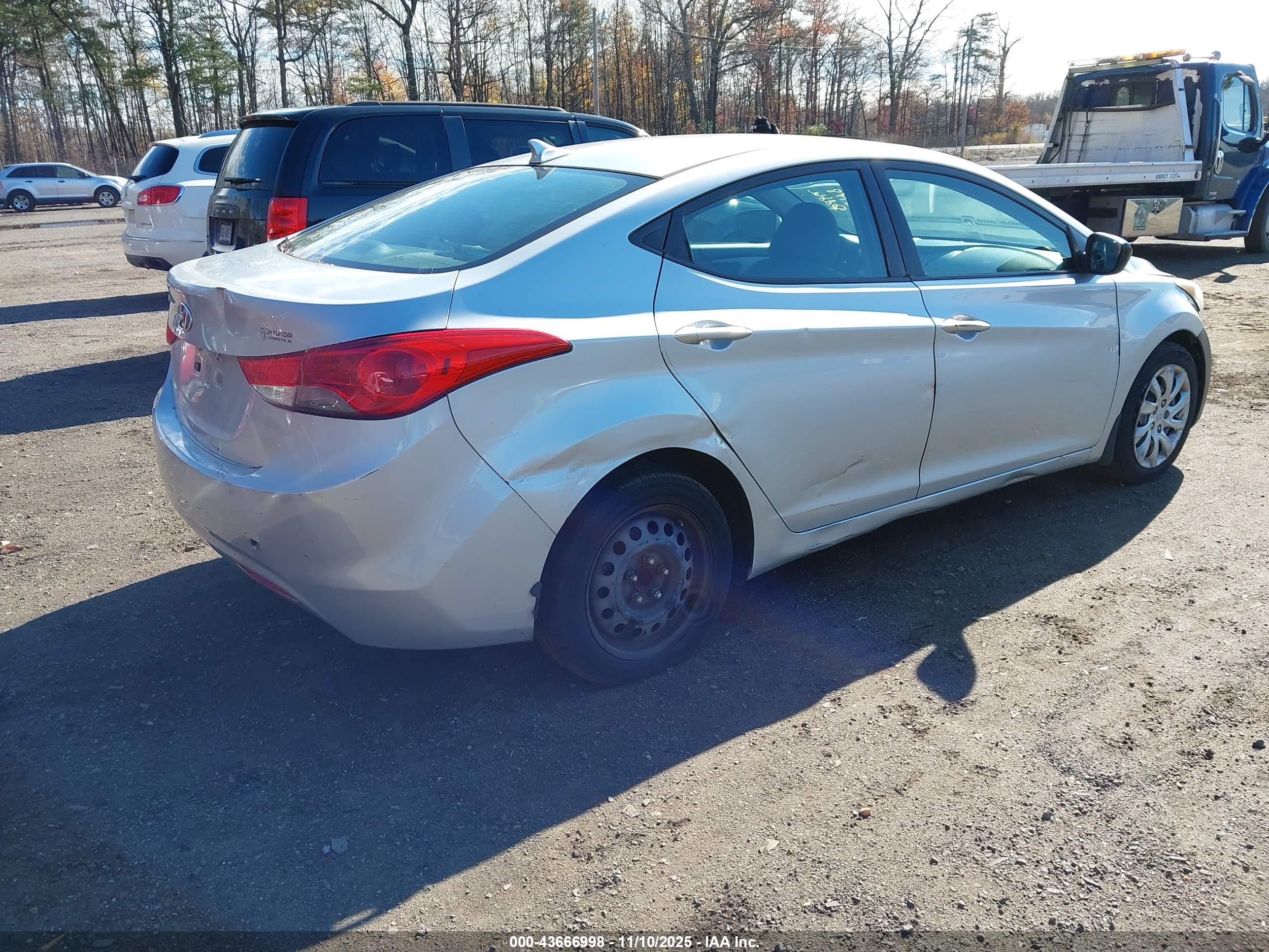 HYUNDAI ELANTRA image 4