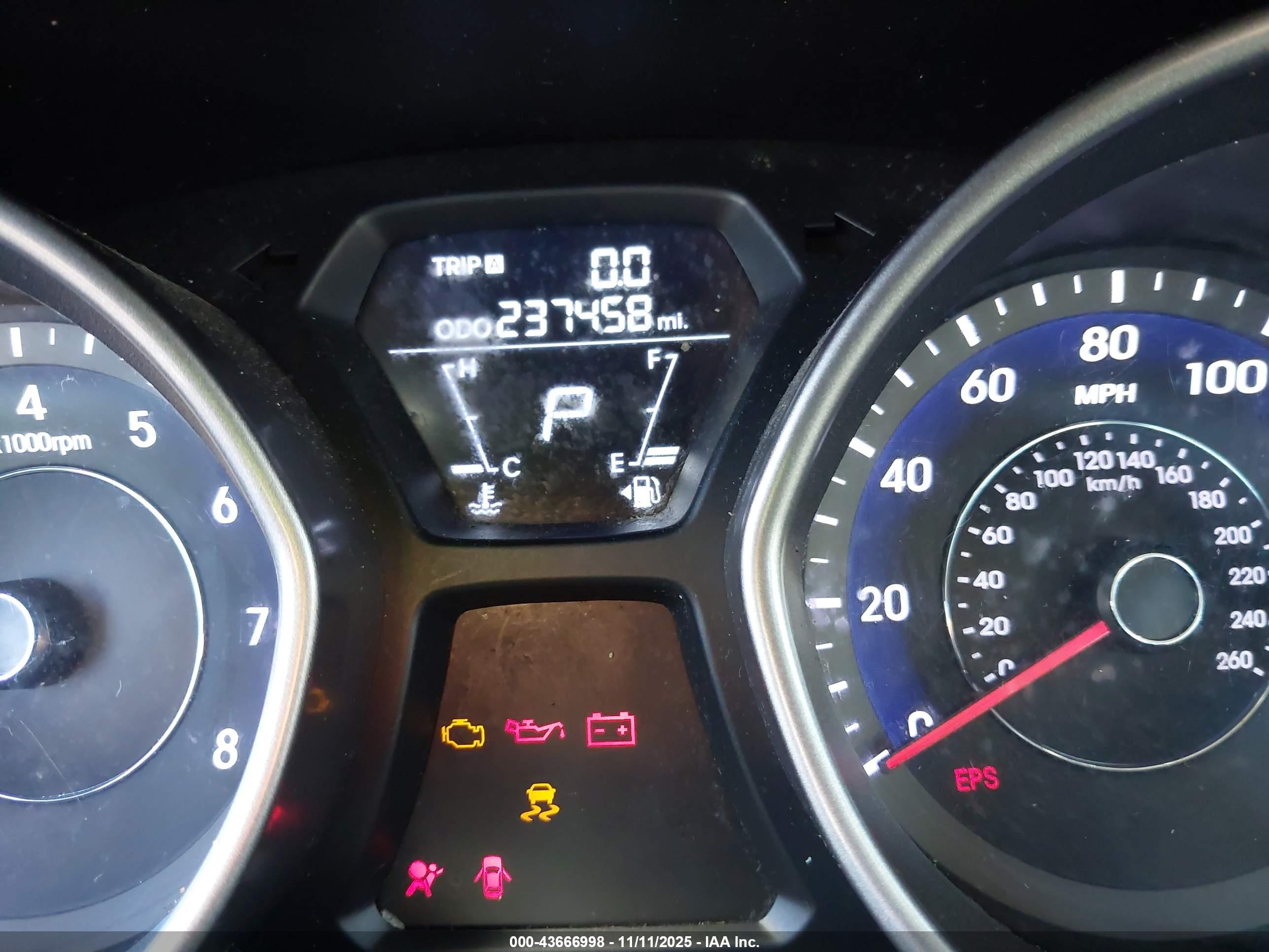 HYUNDAI ELANTRA image 7