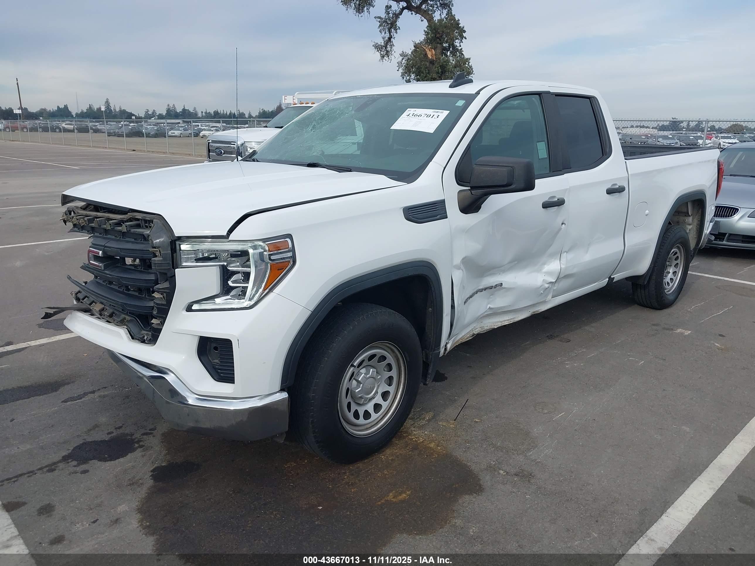 GMC SIERRA image 2