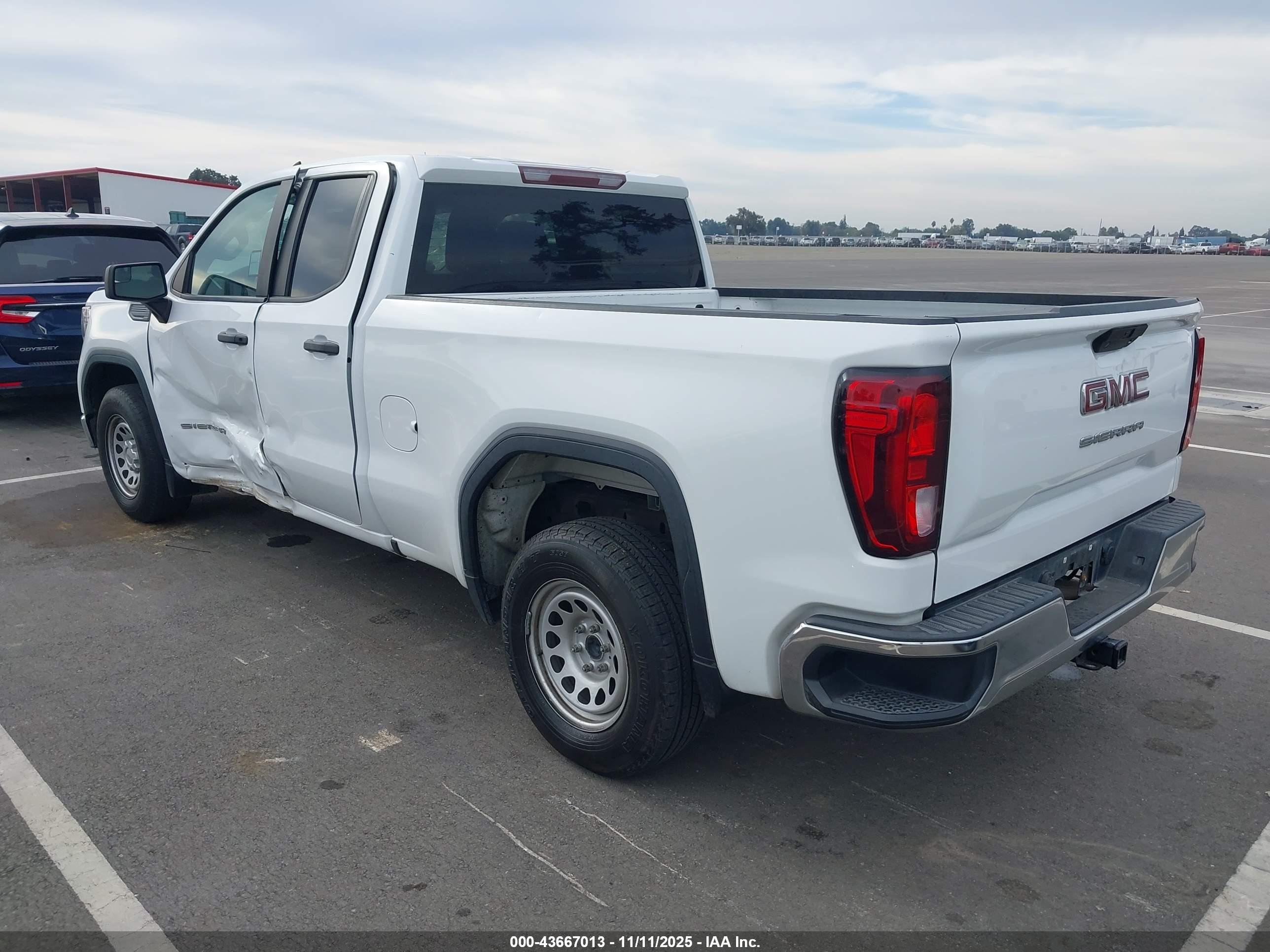 GMC SIERRA image 3