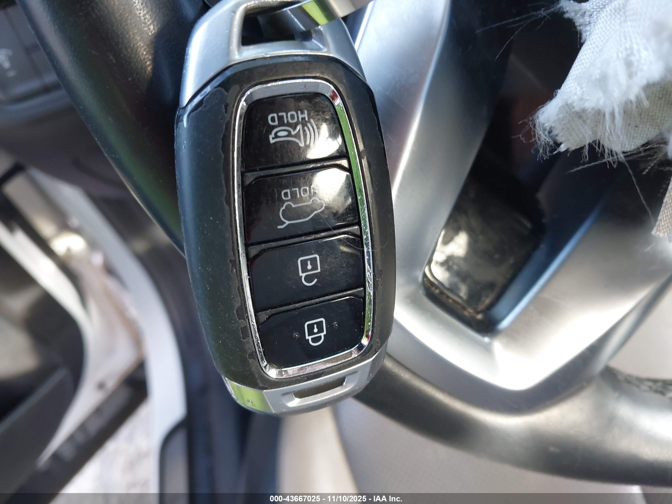 HYUNDAI SANTA image 11
