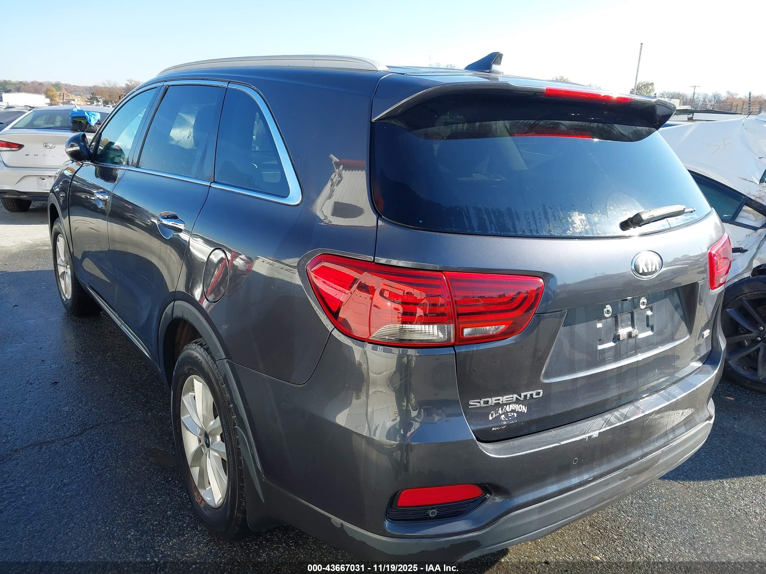 KIA SORENTO image 3