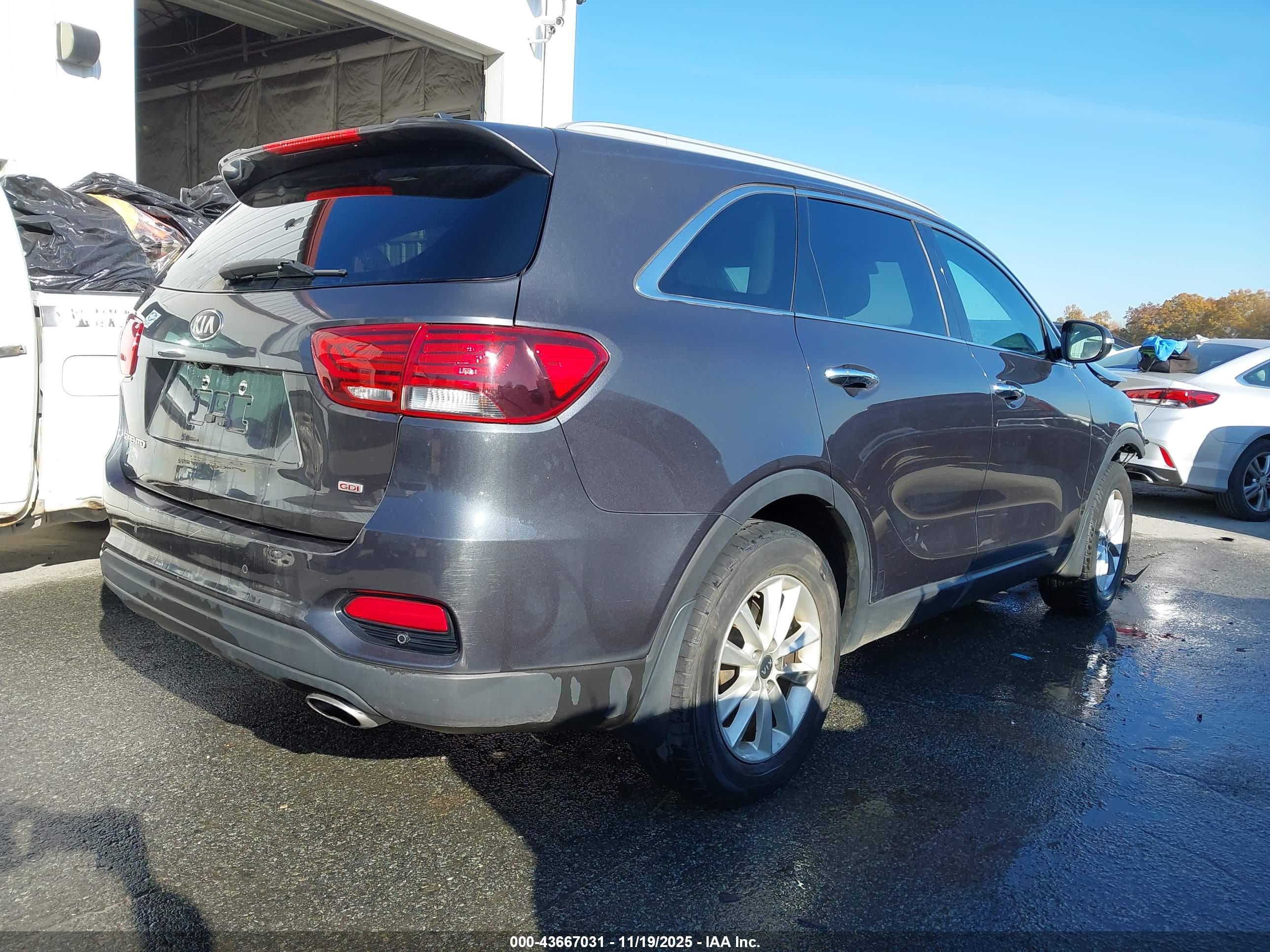 KIA SORENTO image 4