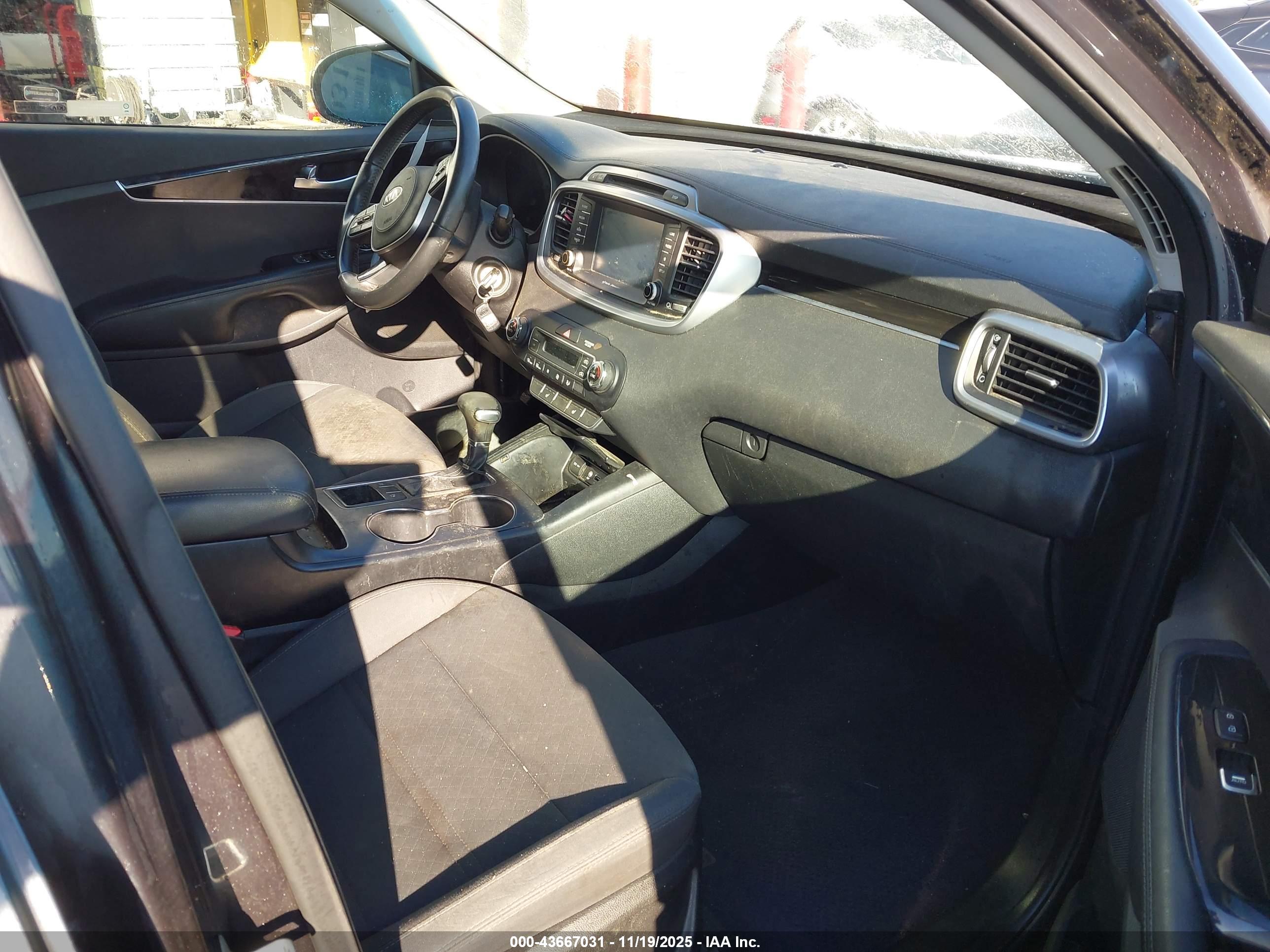 KIA SORENTO image 5