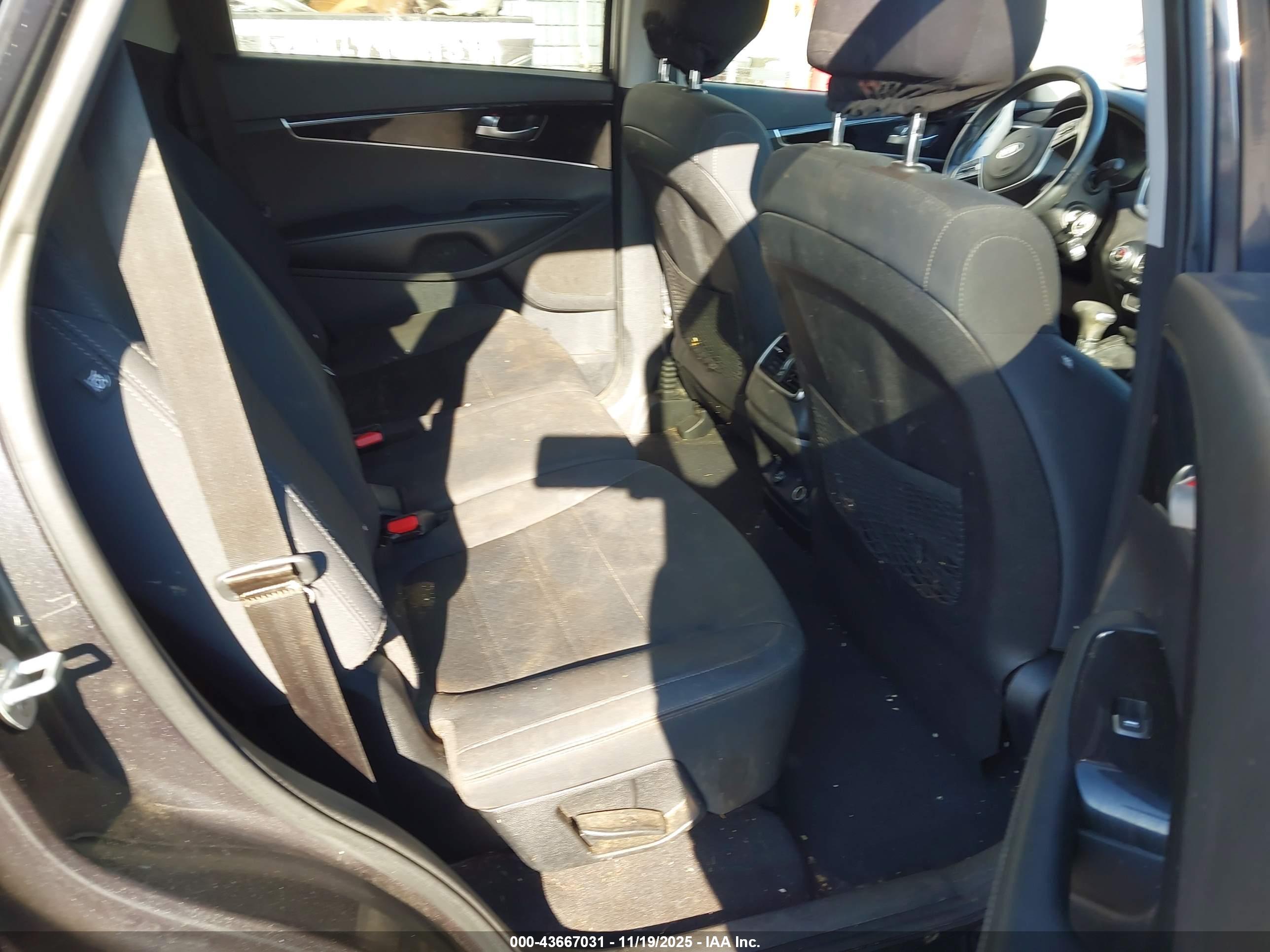 KIA SORENTO image 8