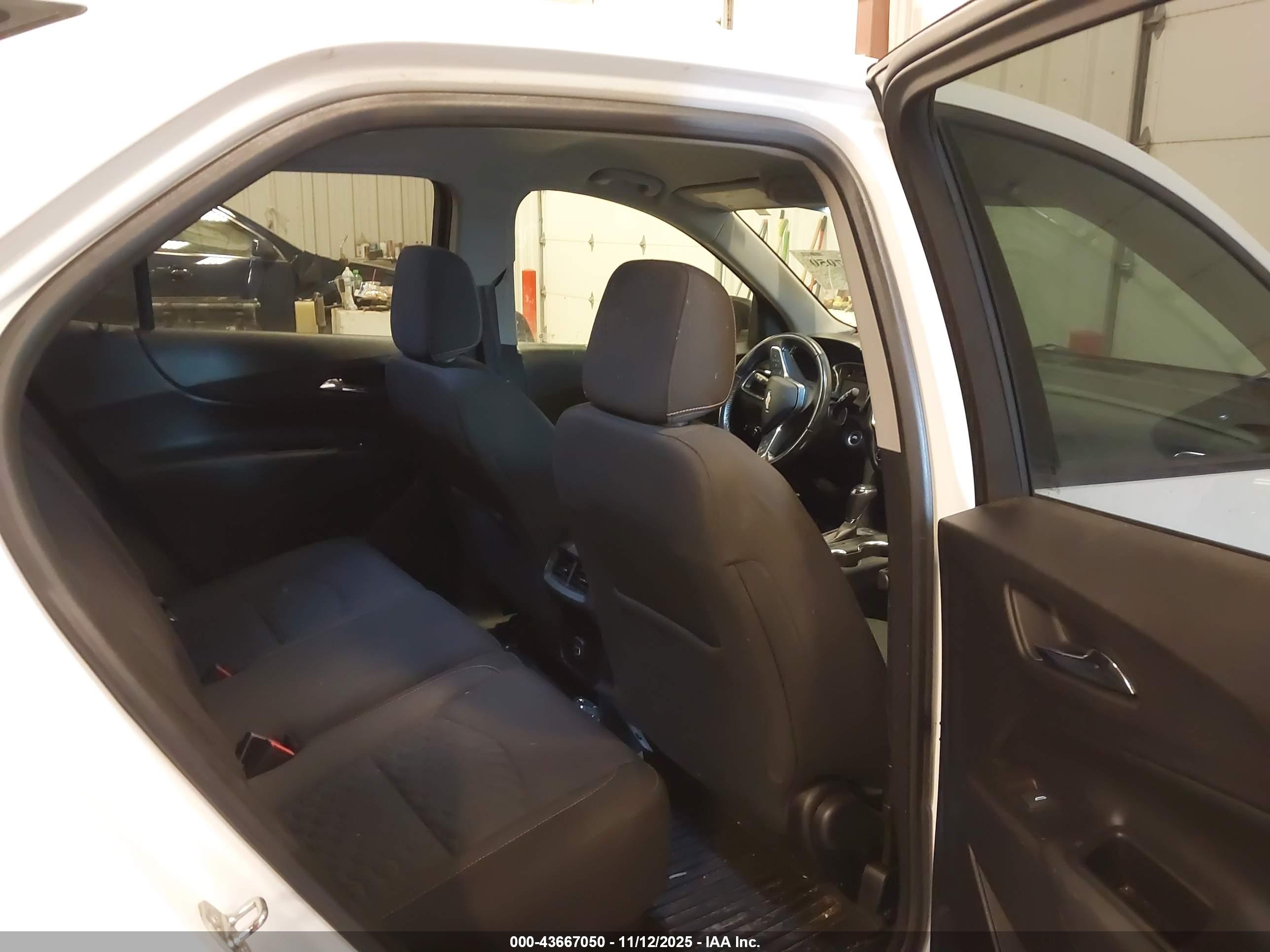 CHEVROLET EQUINOX image 8