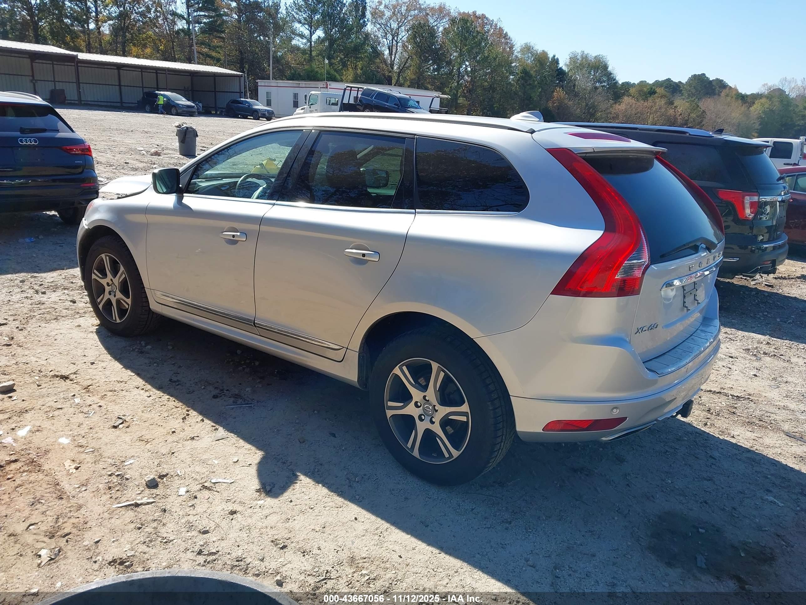 VOLVO XC60 image 3