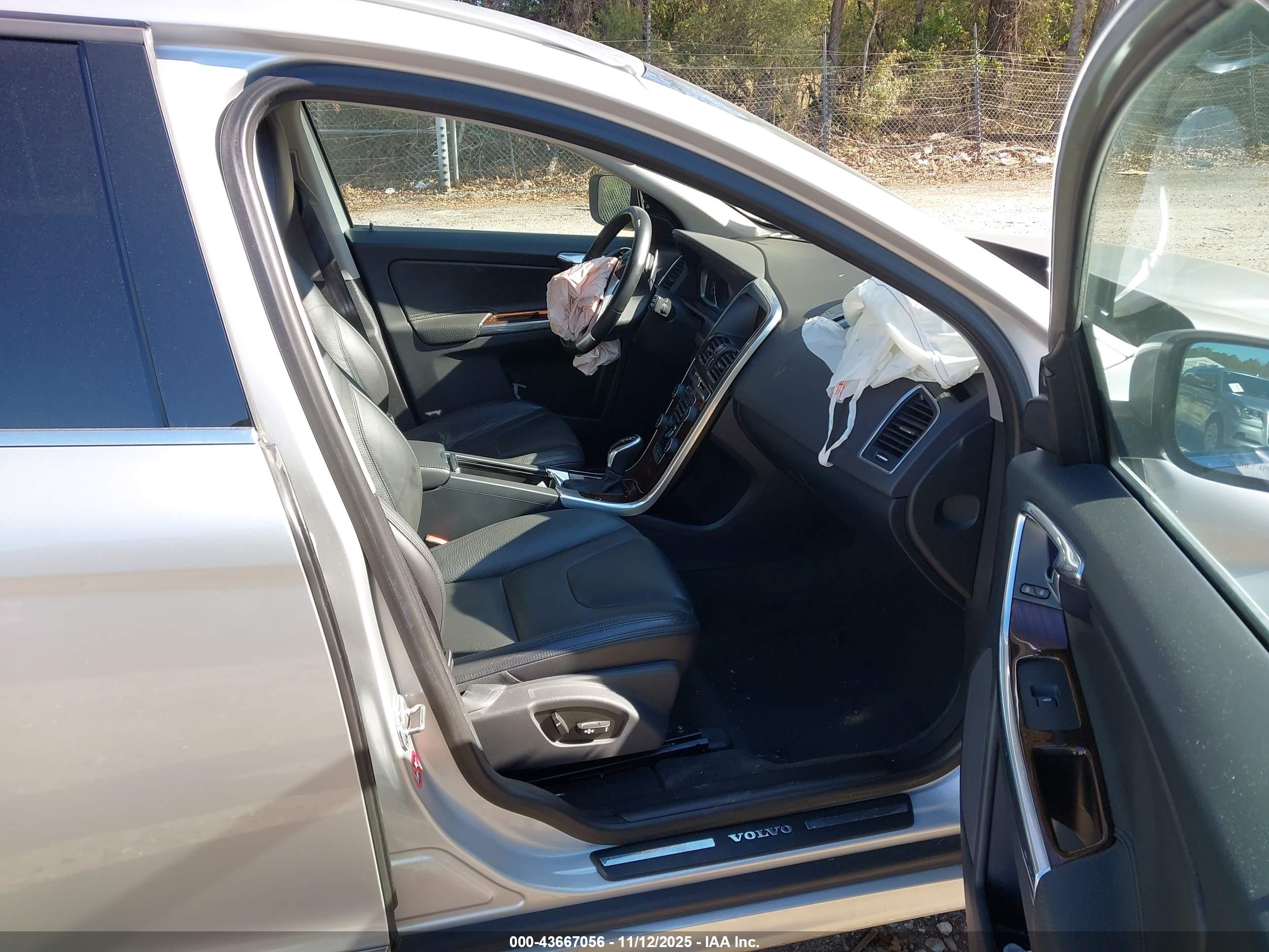 VOLVO XC60 image 5