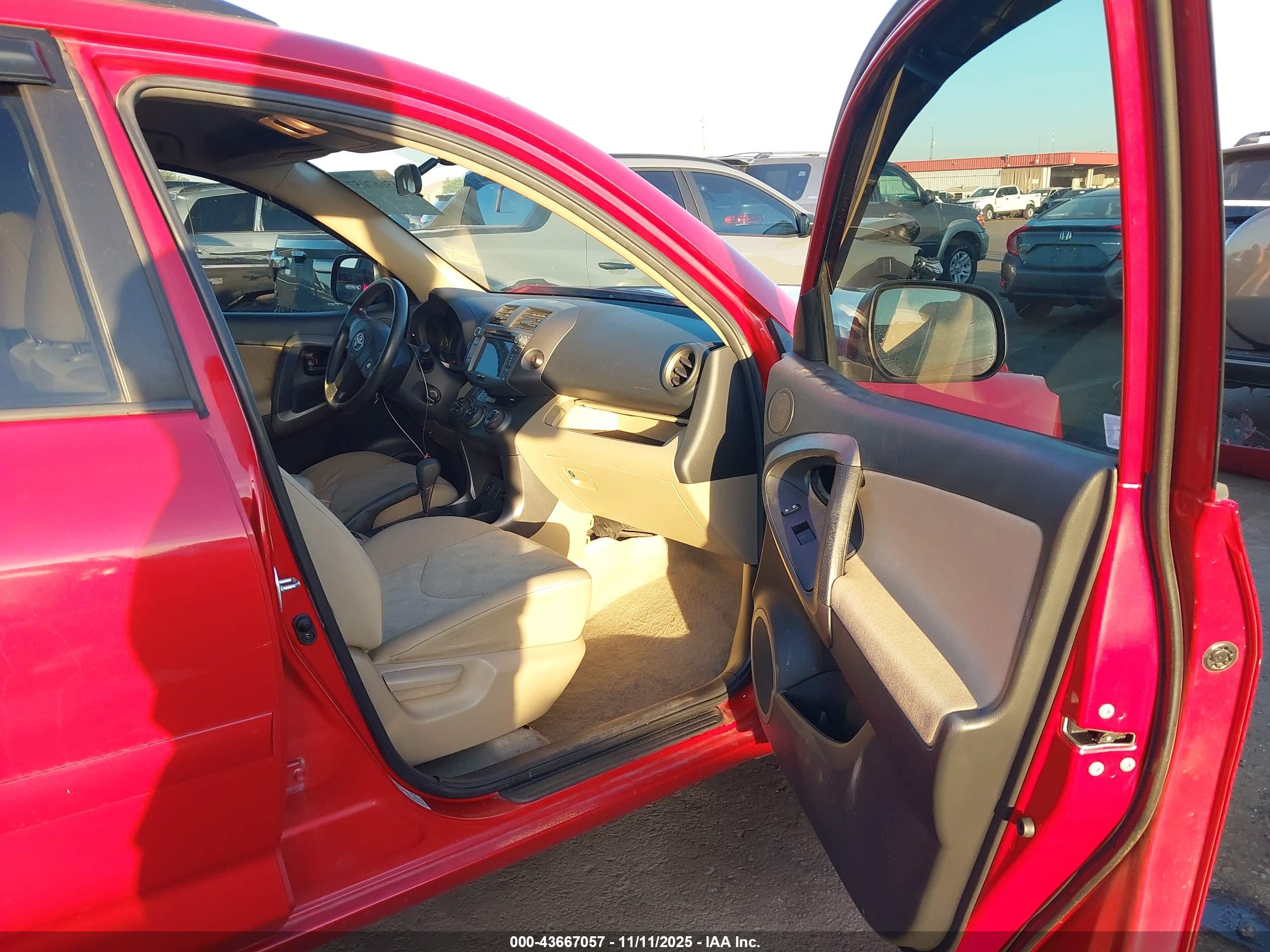 TOYOTA RAV4 image 5