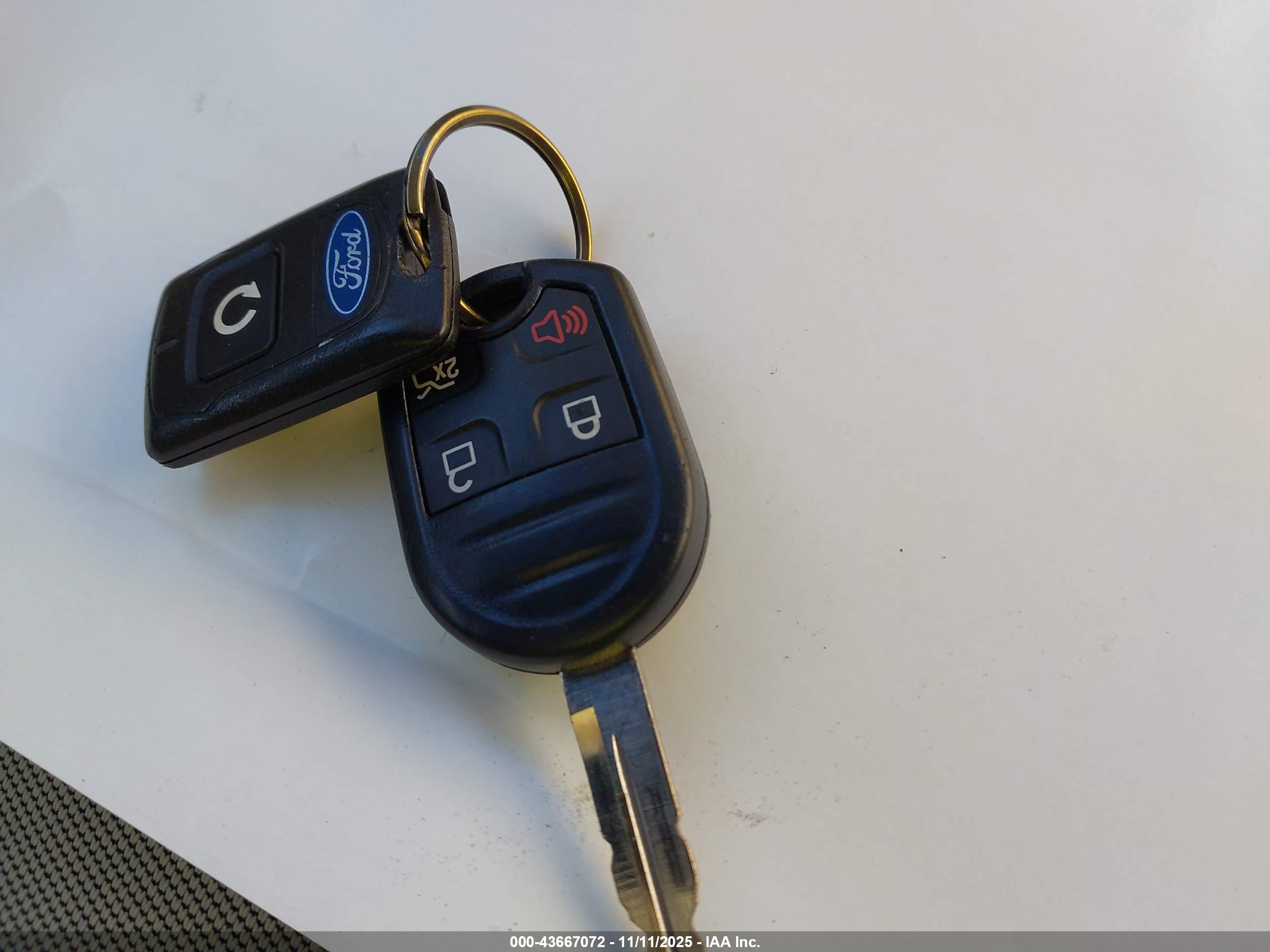 FORD TAURUS image 11