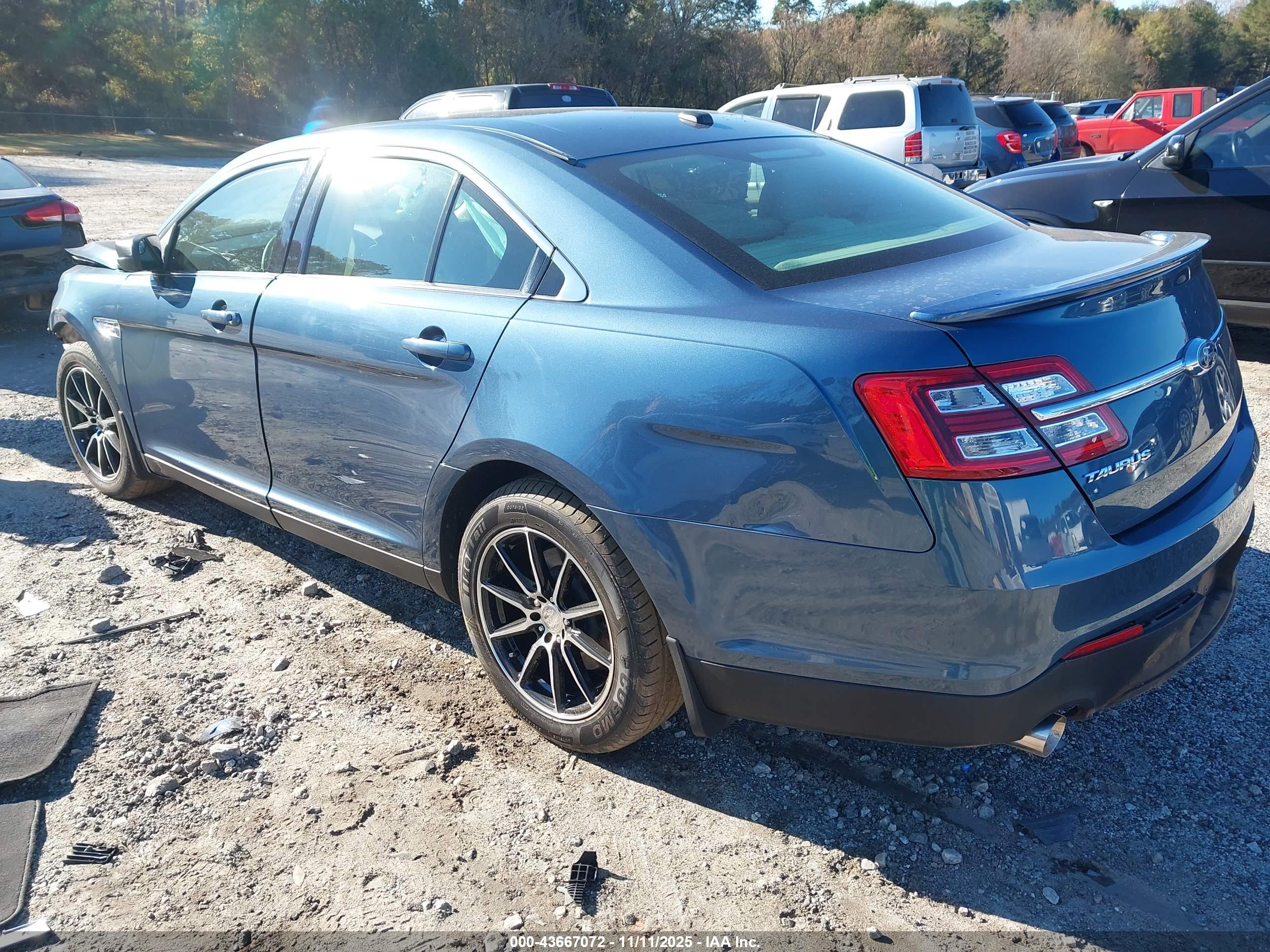 FORD TAURUS image 3