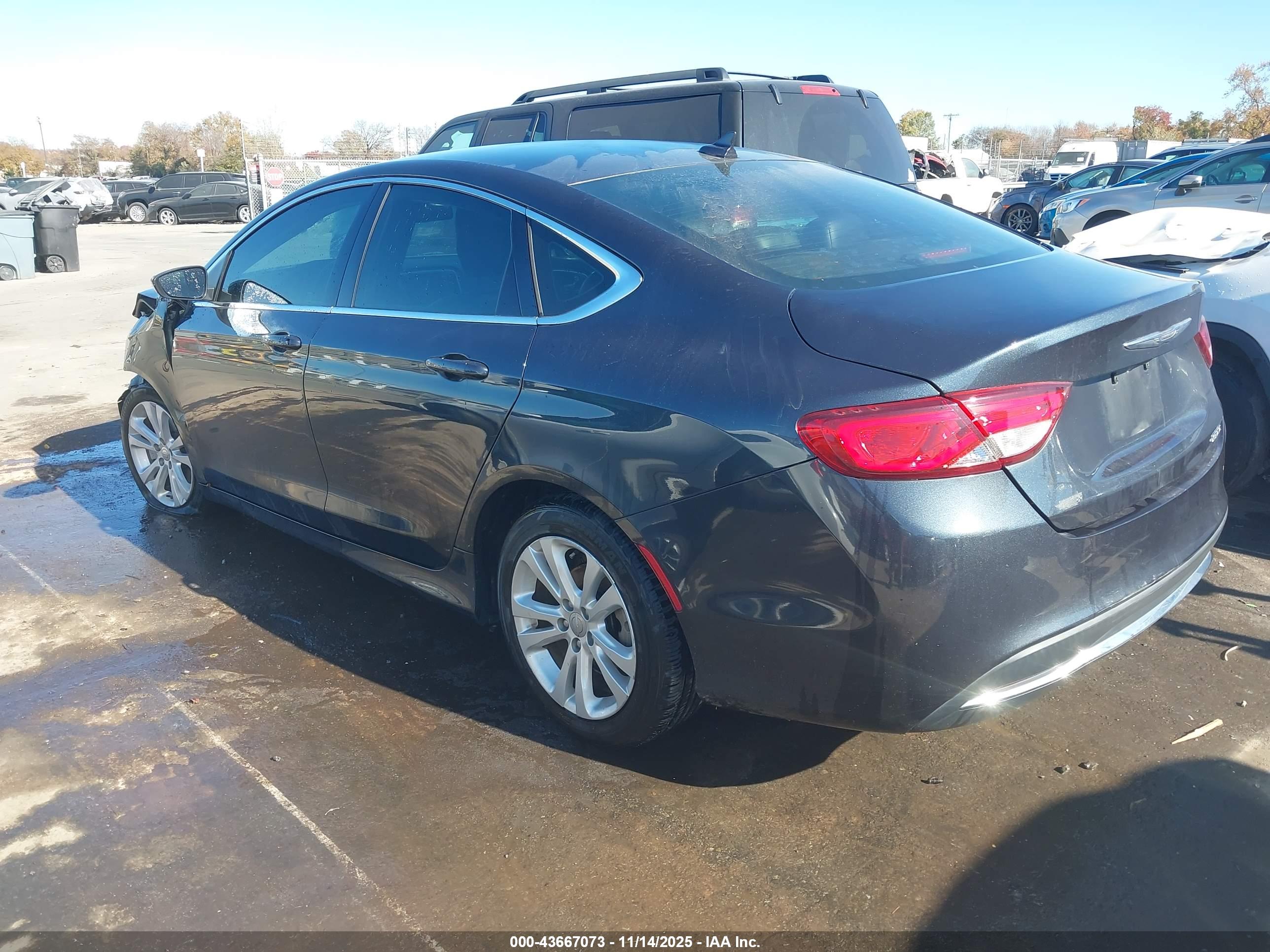 CHRYSLER 200 image 3