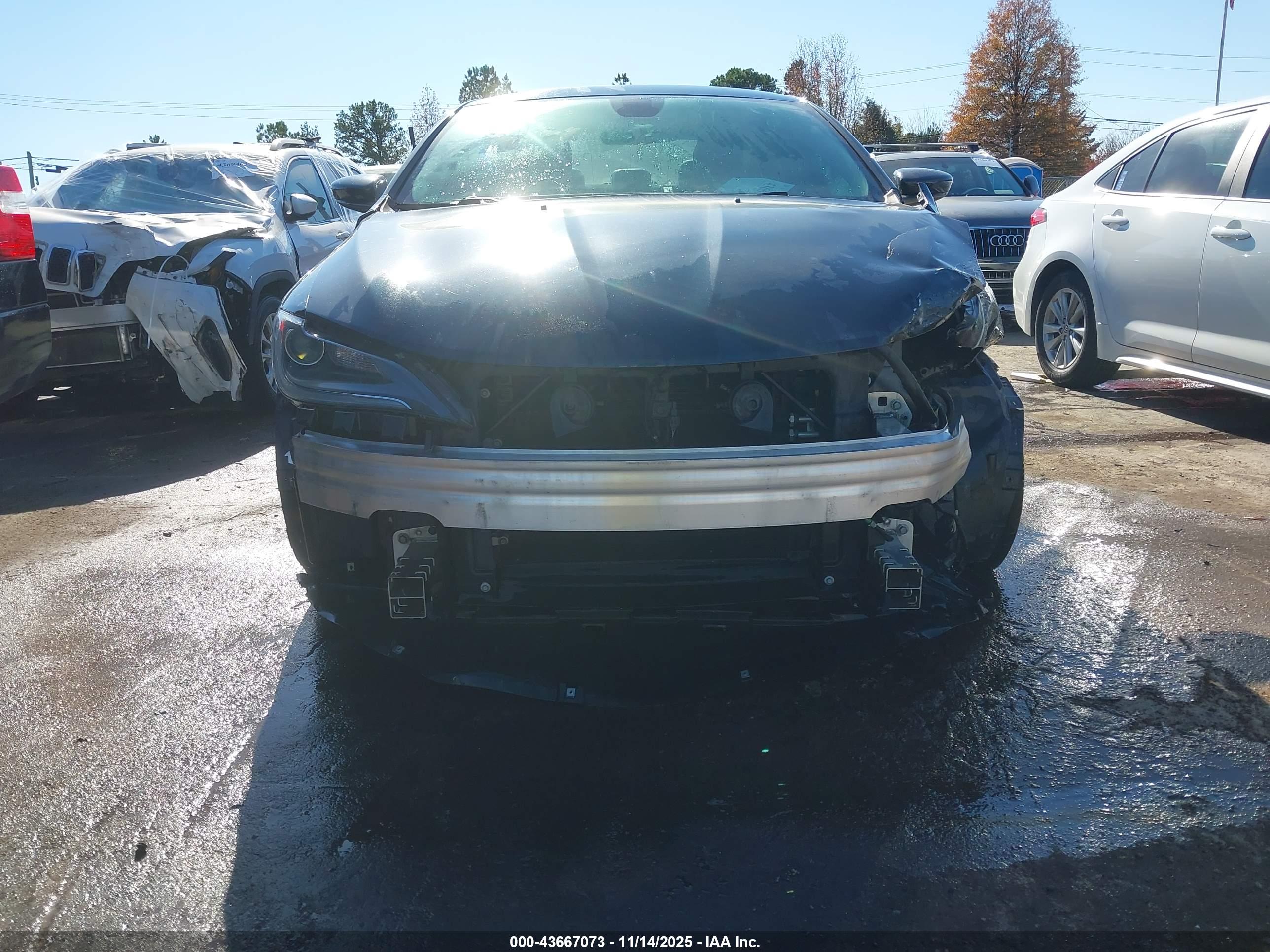 CHRYSLER 200 image 6
