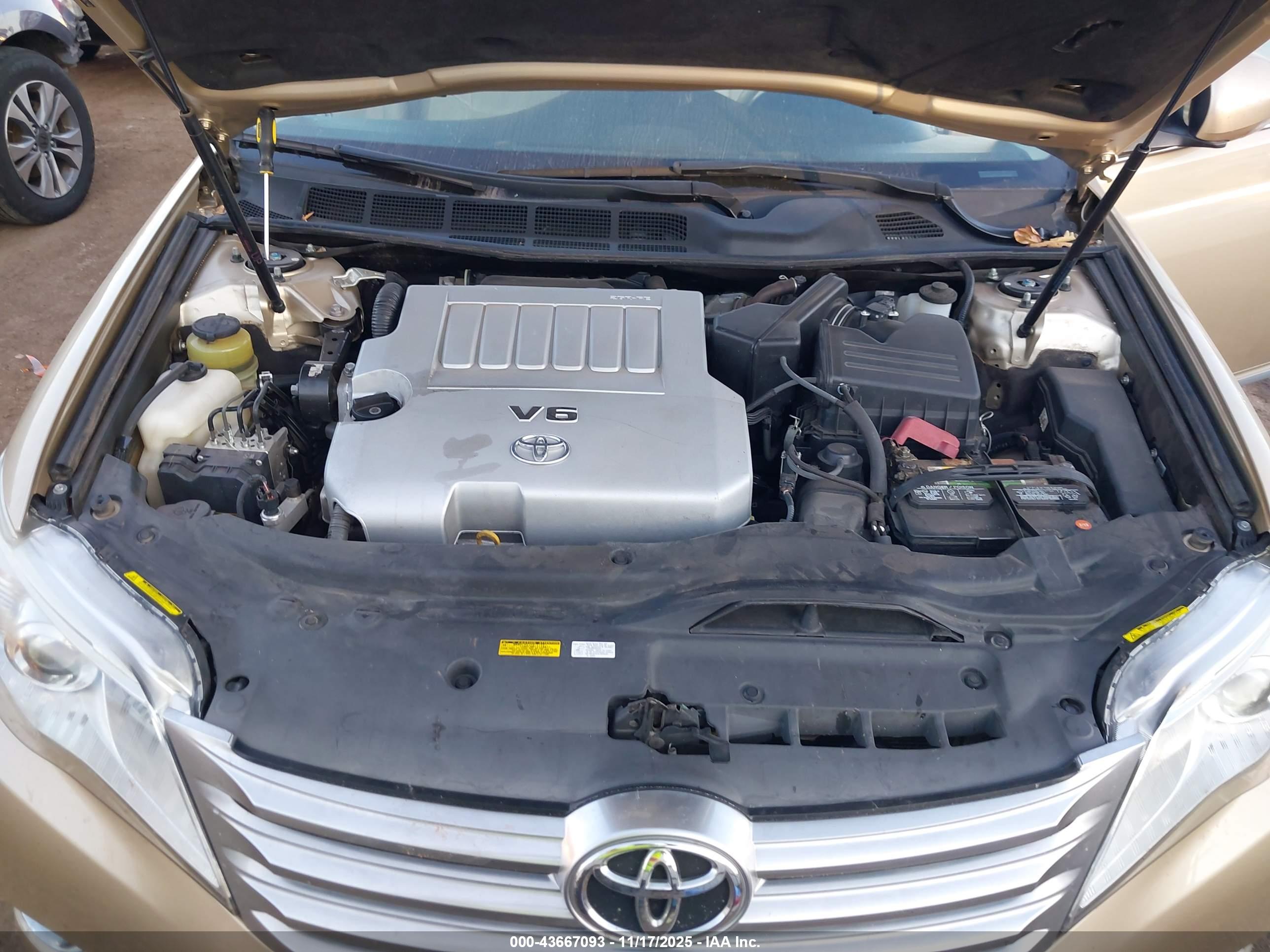 TOYOTA AVALON image 10