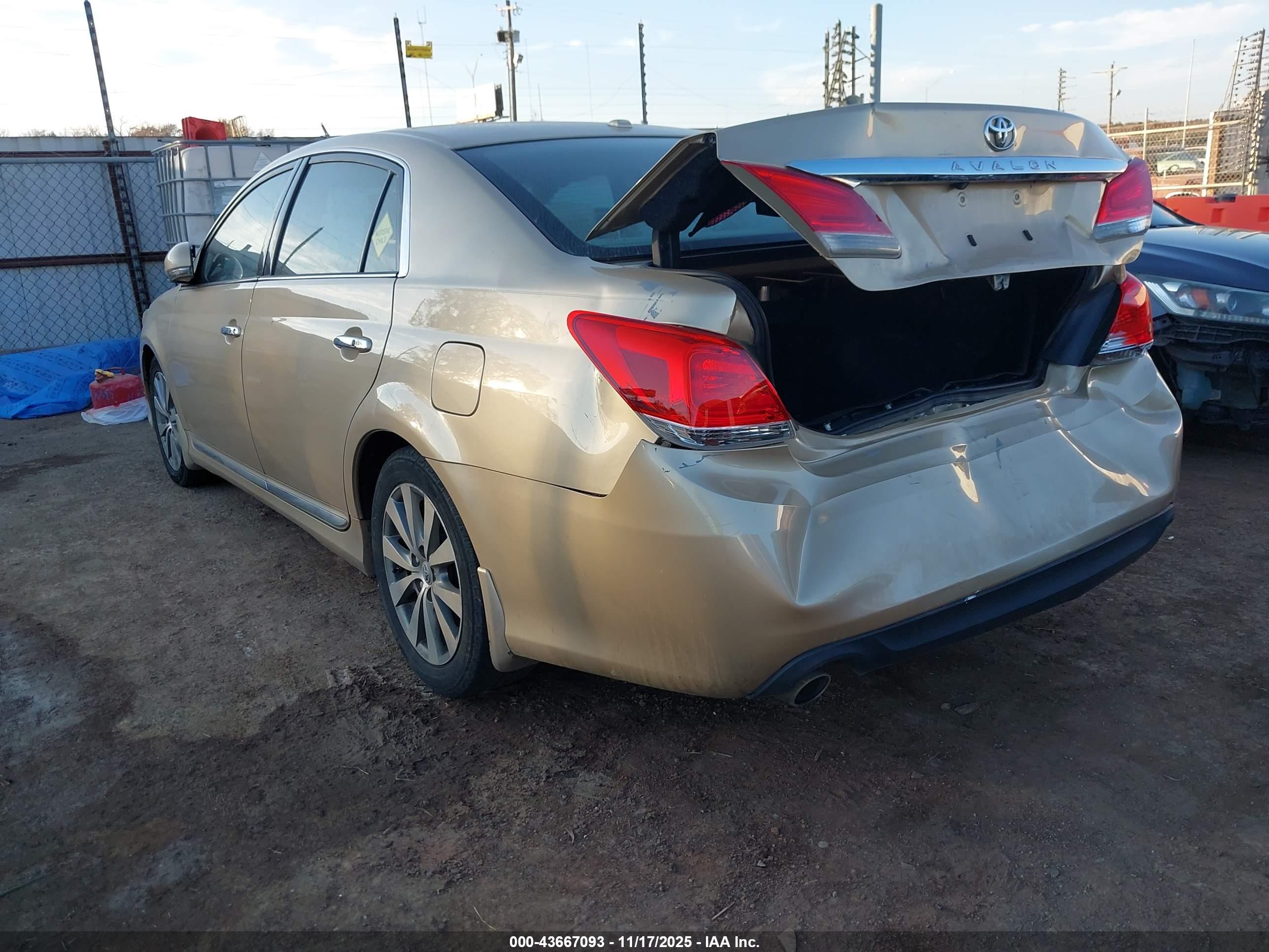TOYOTA AVALON image 3