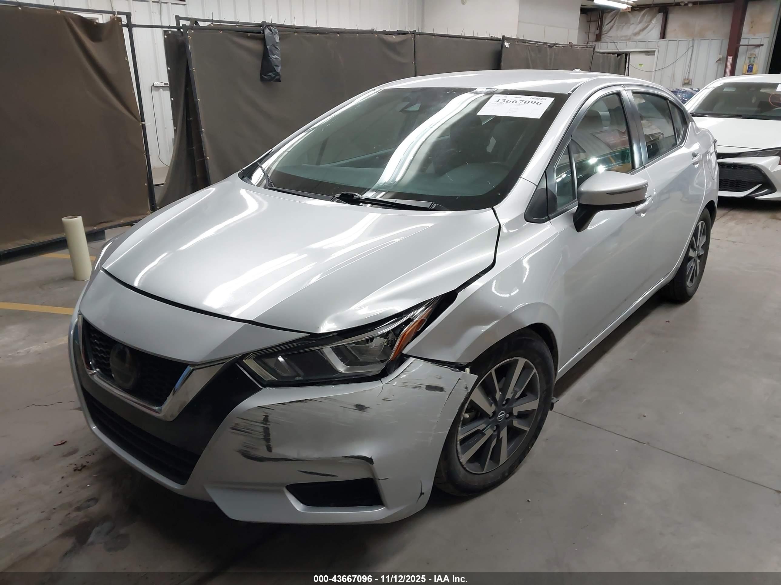 NISSAN VERSA image 2