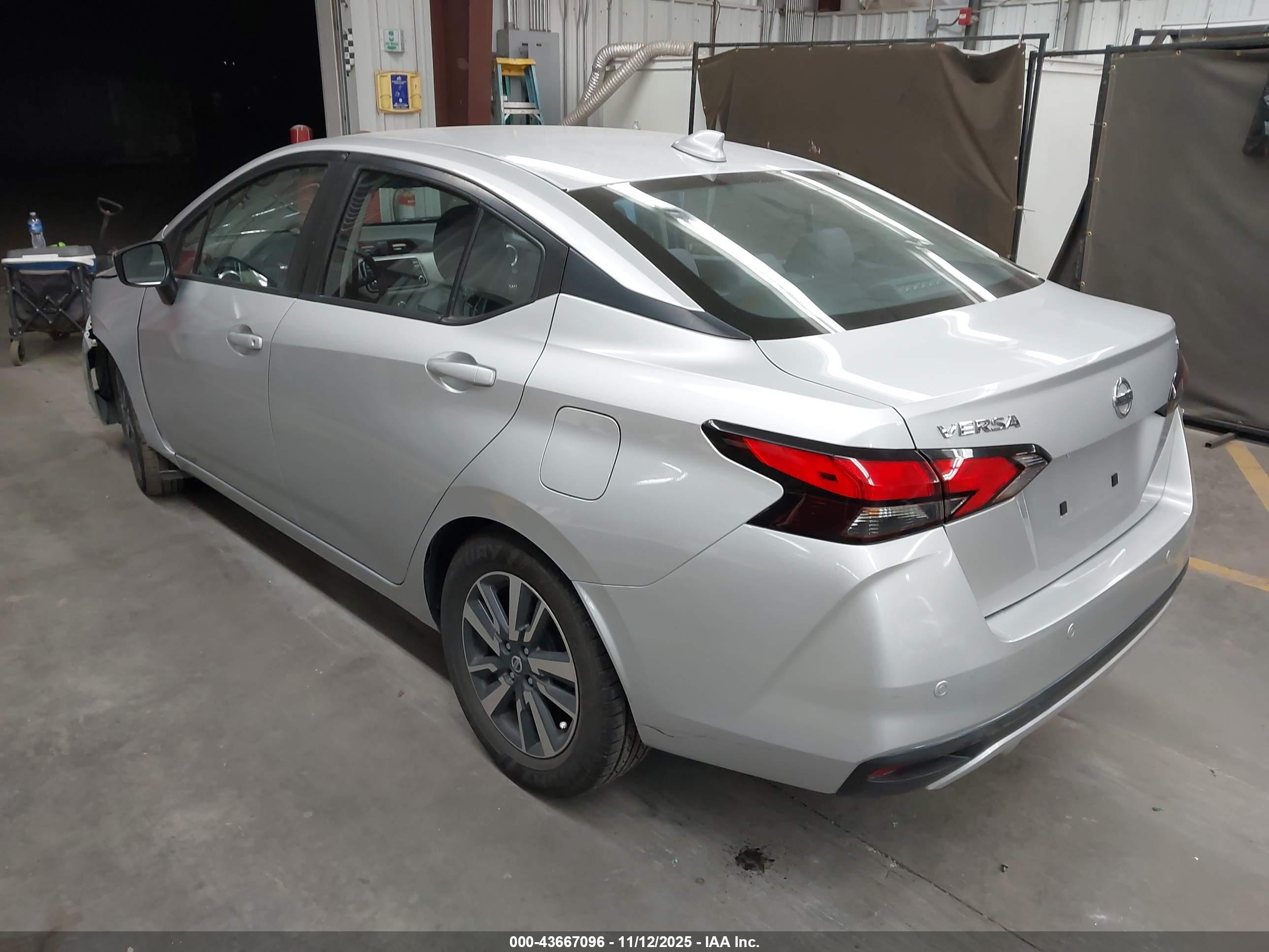 NISSAN VERSA image 3