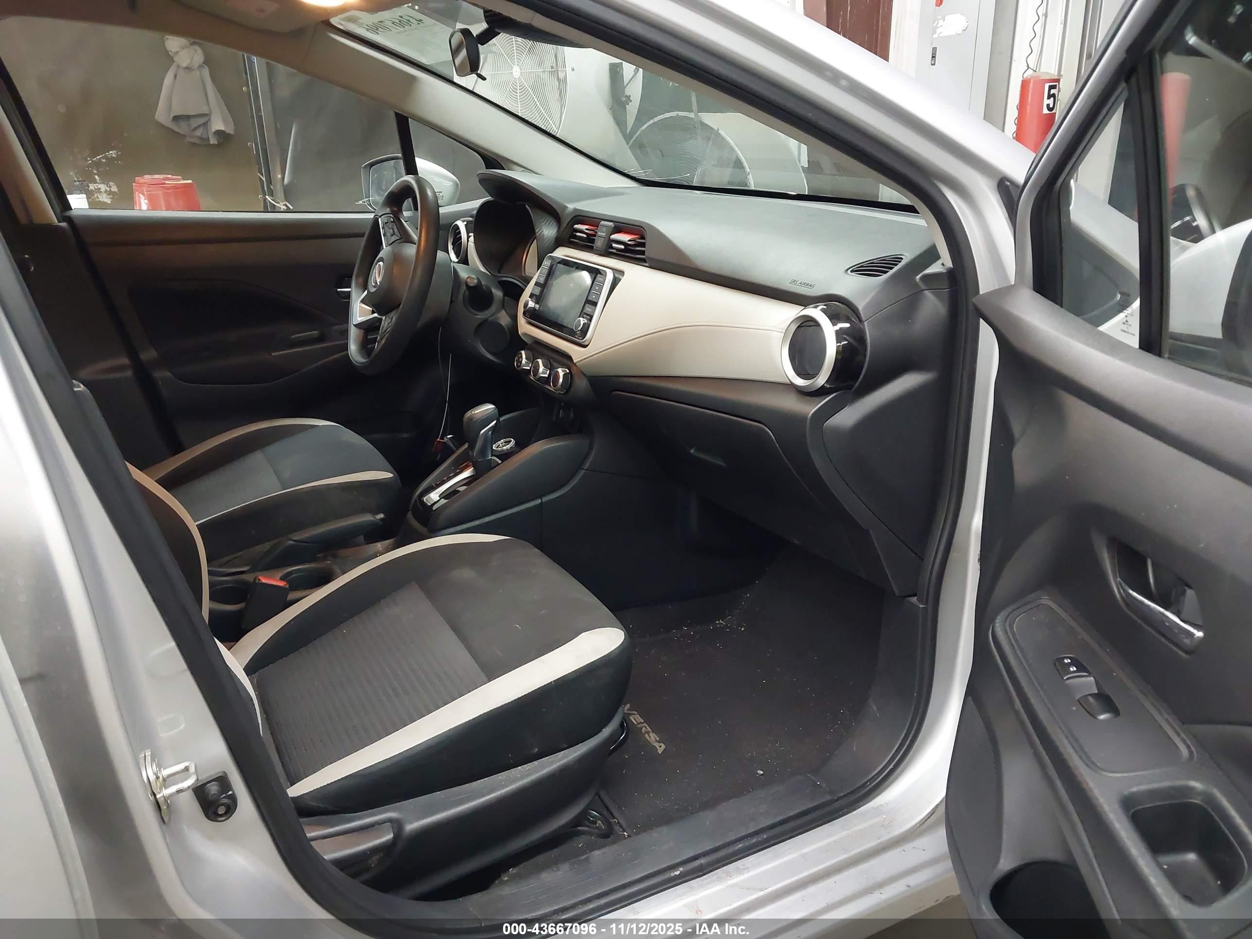 NISSAN VERSA image 5
