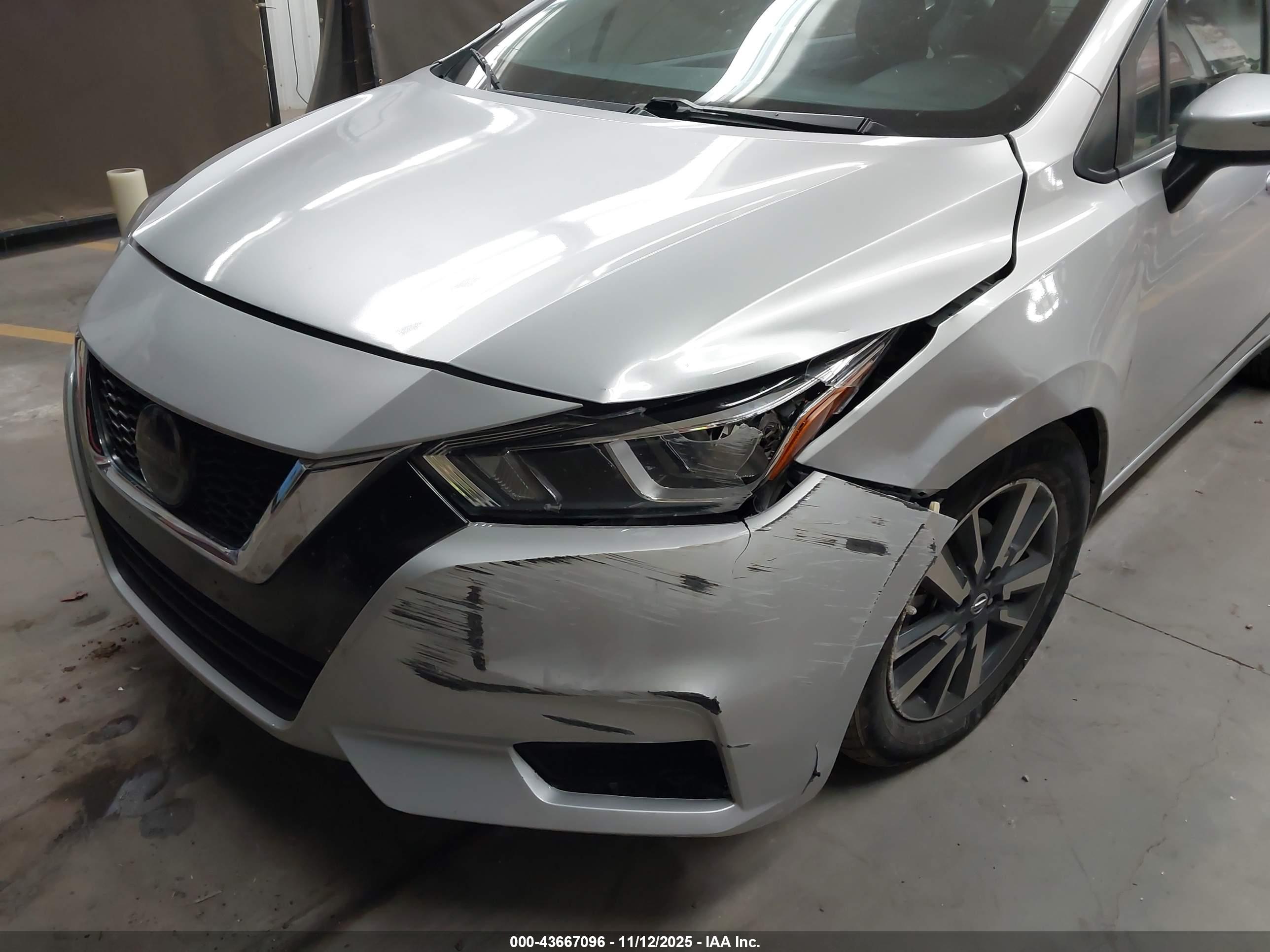 NISSAN VERSA image 6