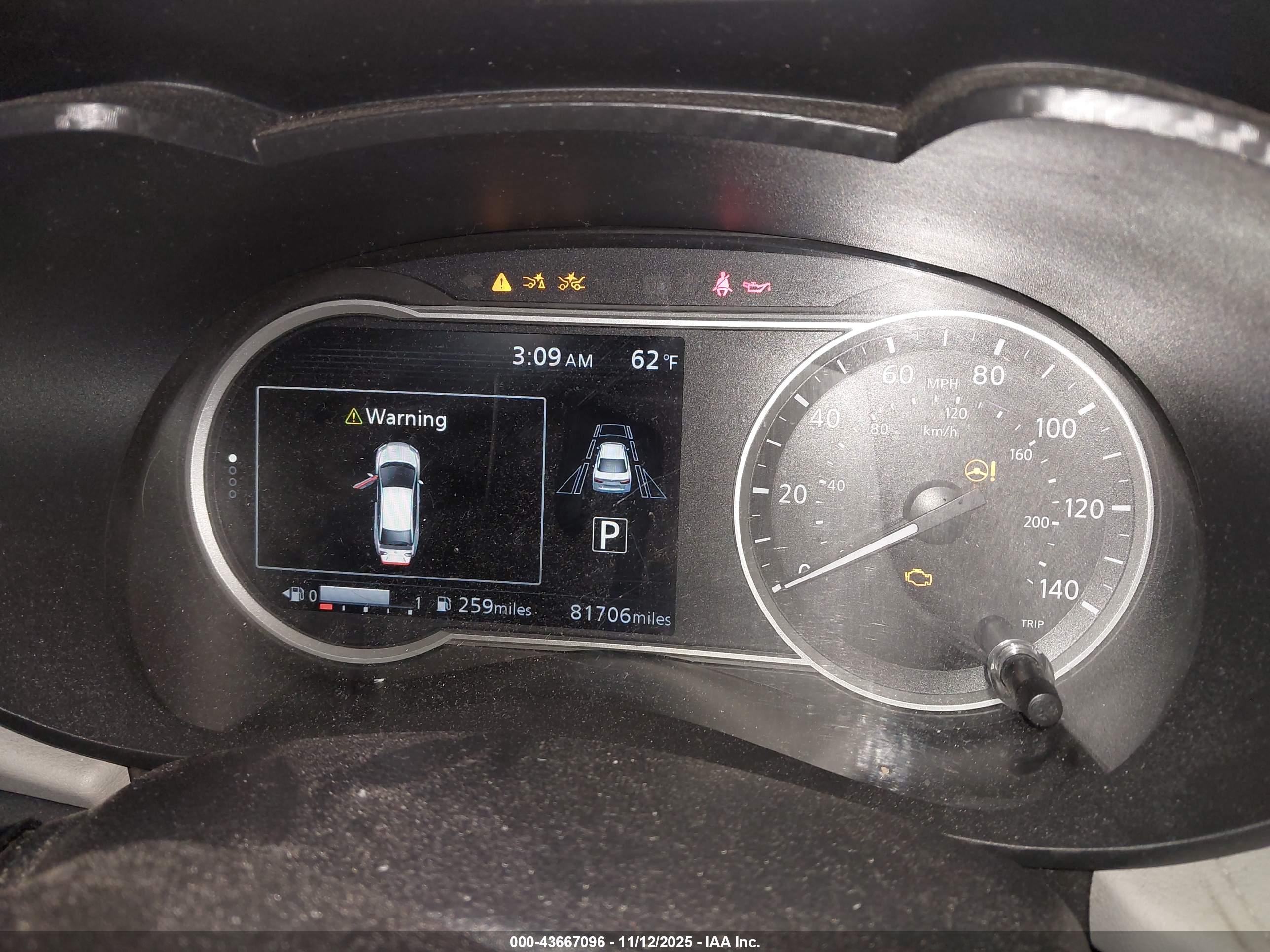 NISSAN VERSA image 7