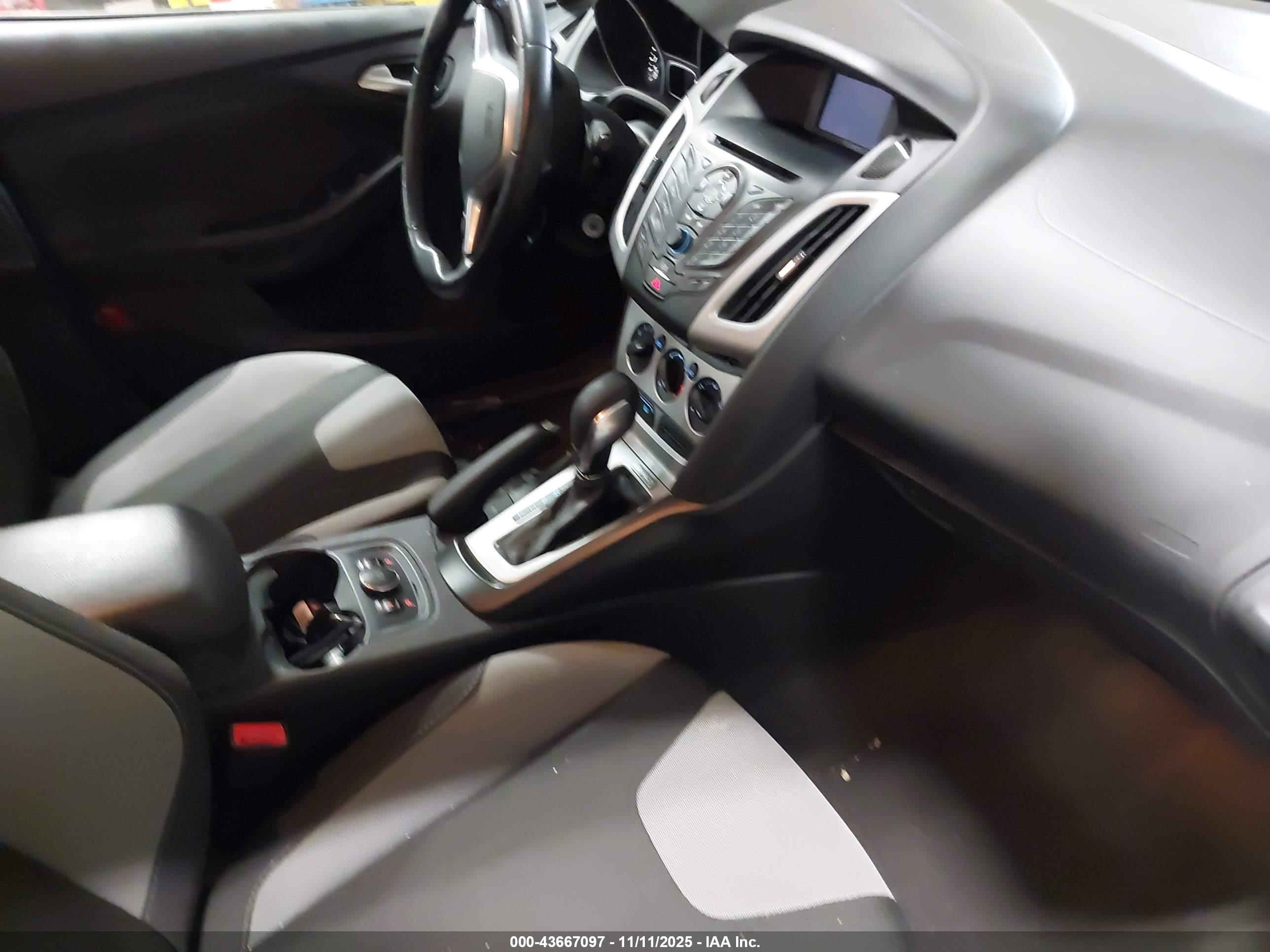 FORD FOCUS image 5