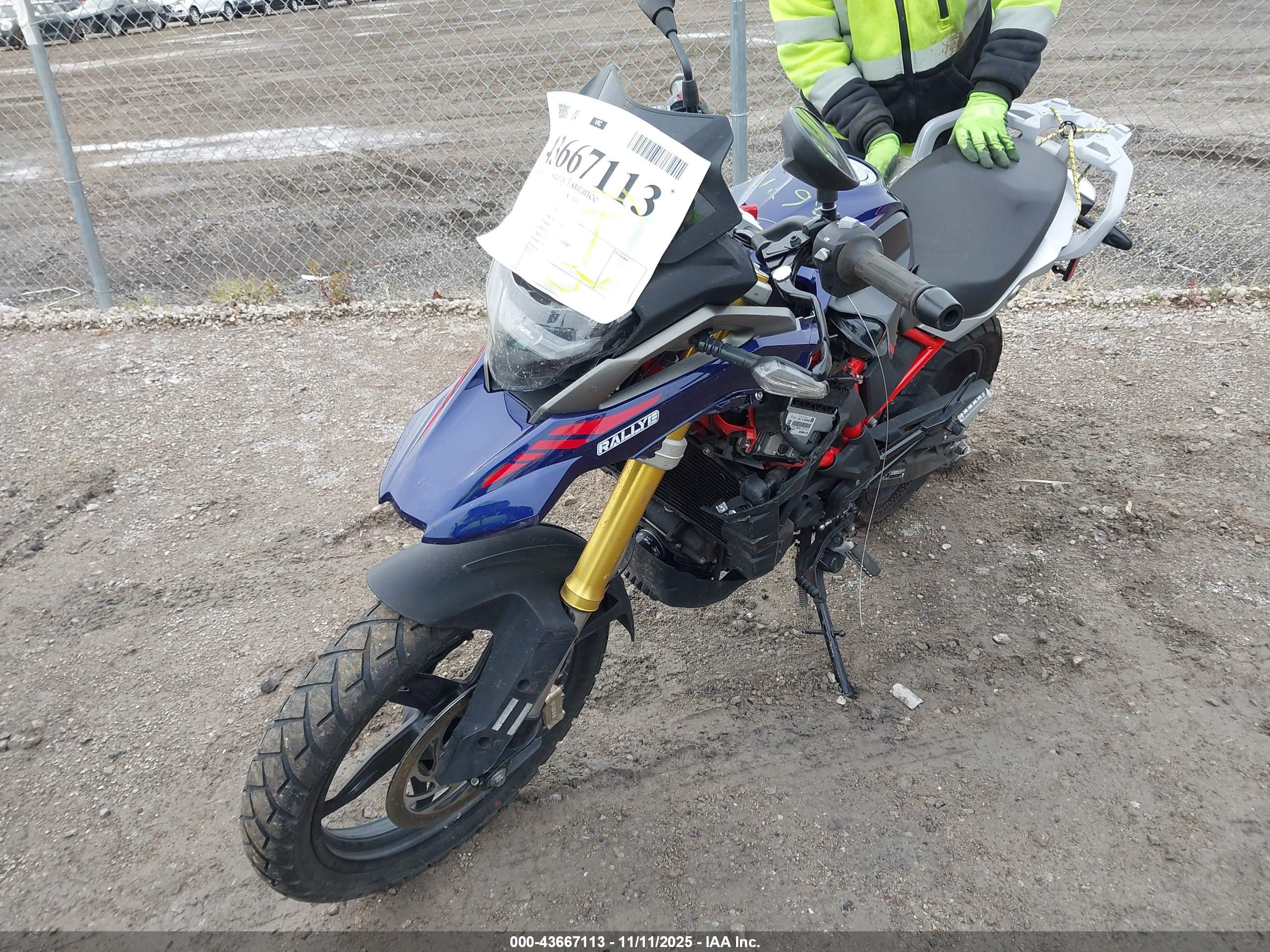 BMW G310 image 2