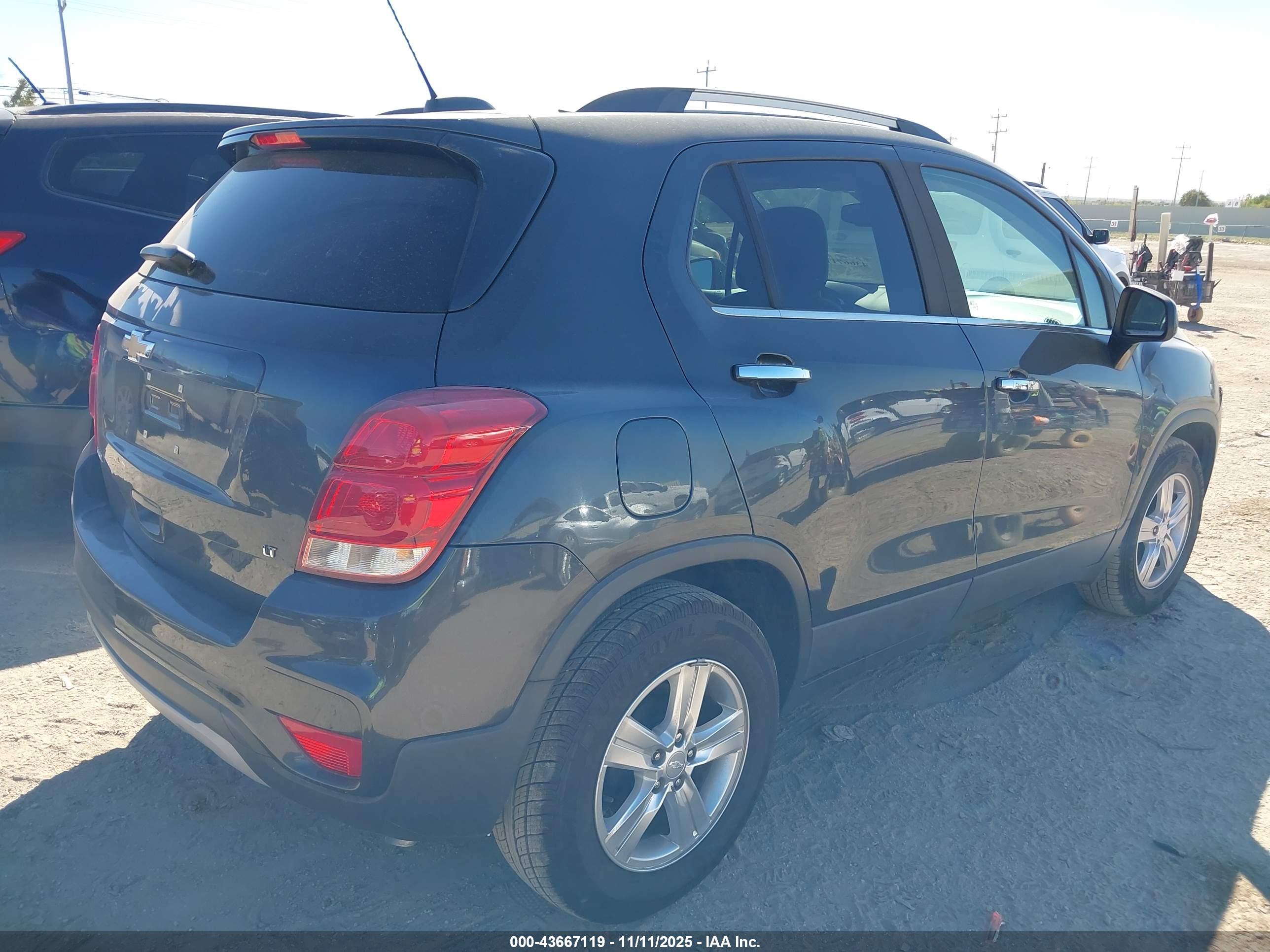 CHEVROLET TRAX image 4