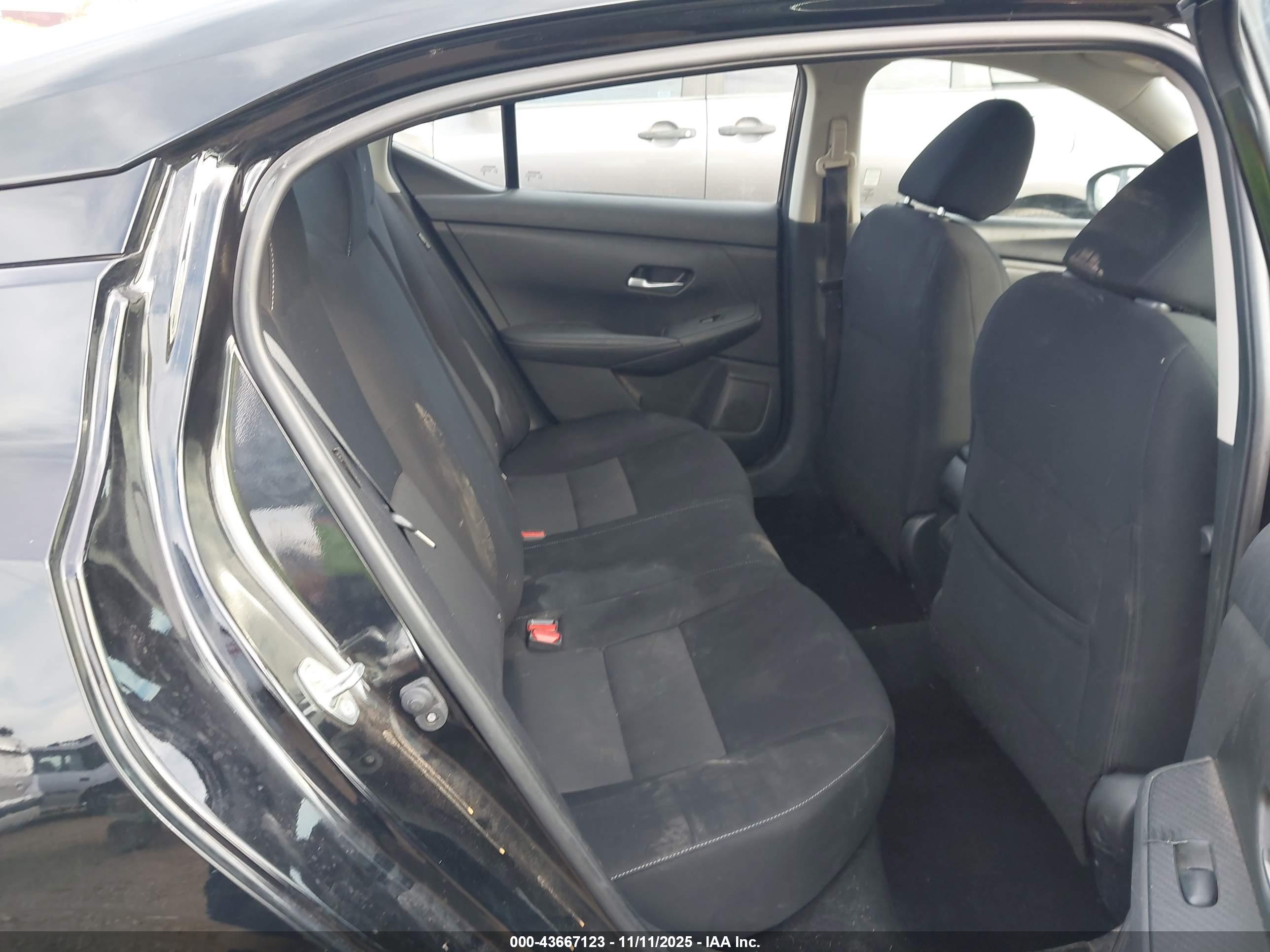 NISSAN SENTRA image 8