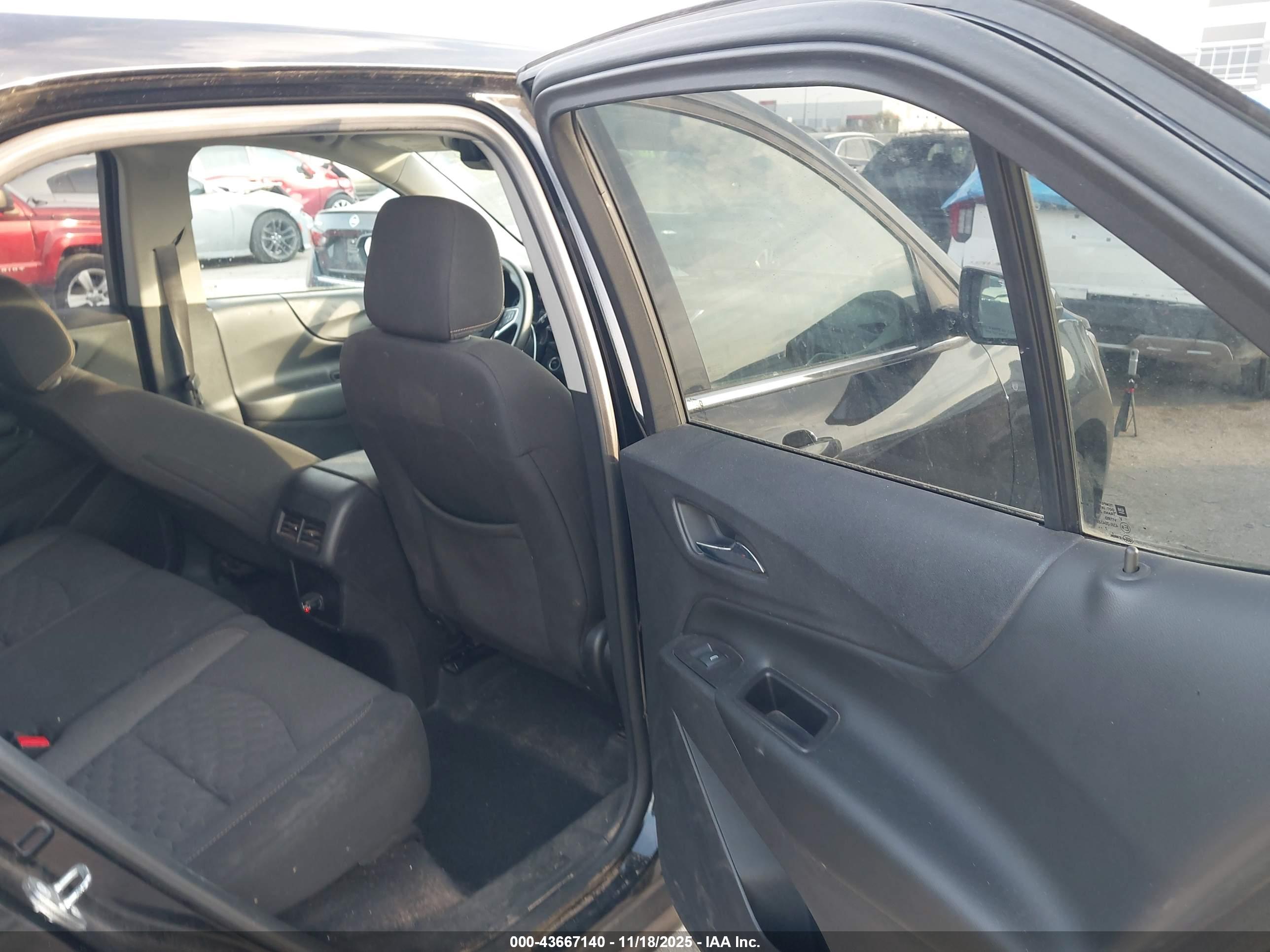 CHEVROLET EQUINOX image 8