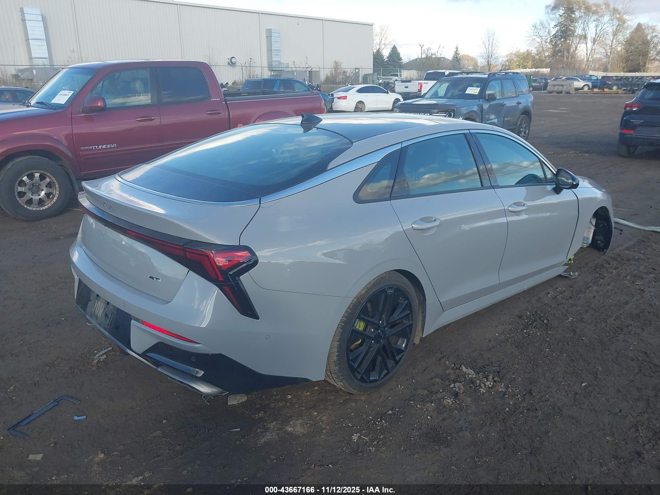 KIA K5 image 4