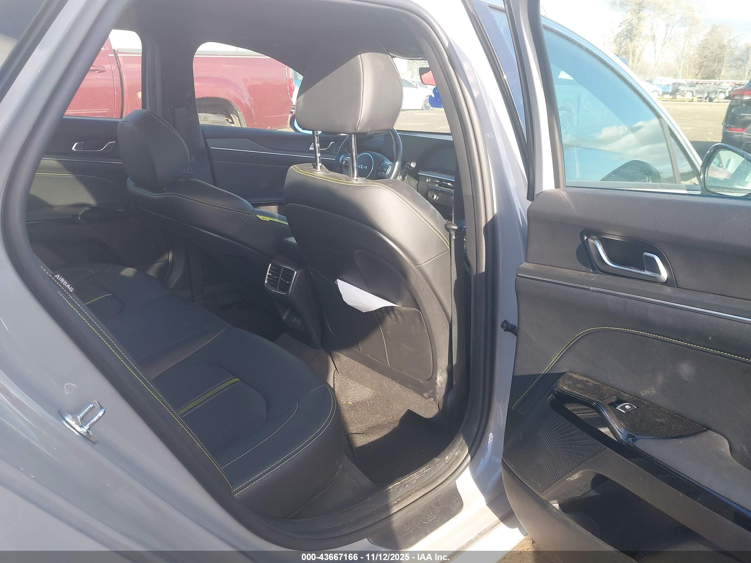 KIA K5 image 8