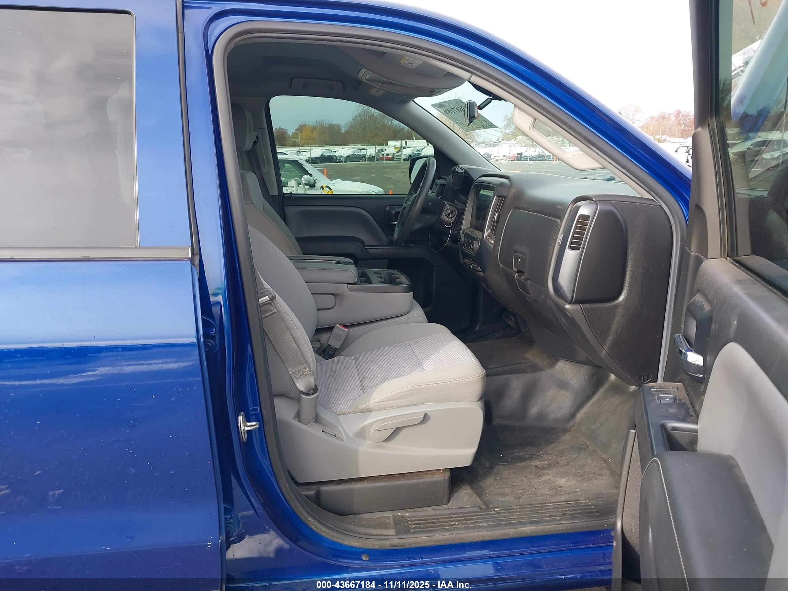 CHEVROLET SILVERADO image 5