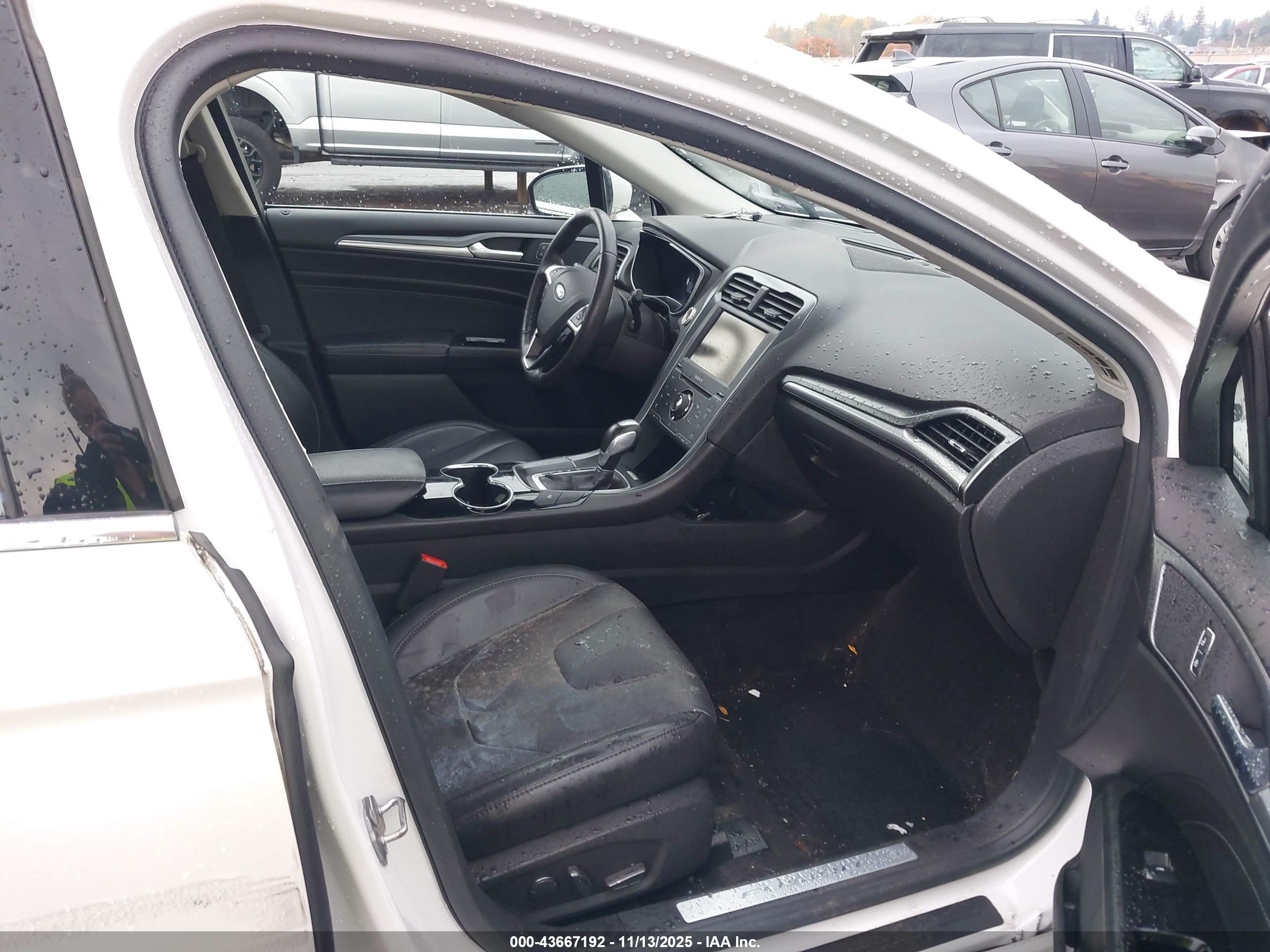 FORD FUSION image 5