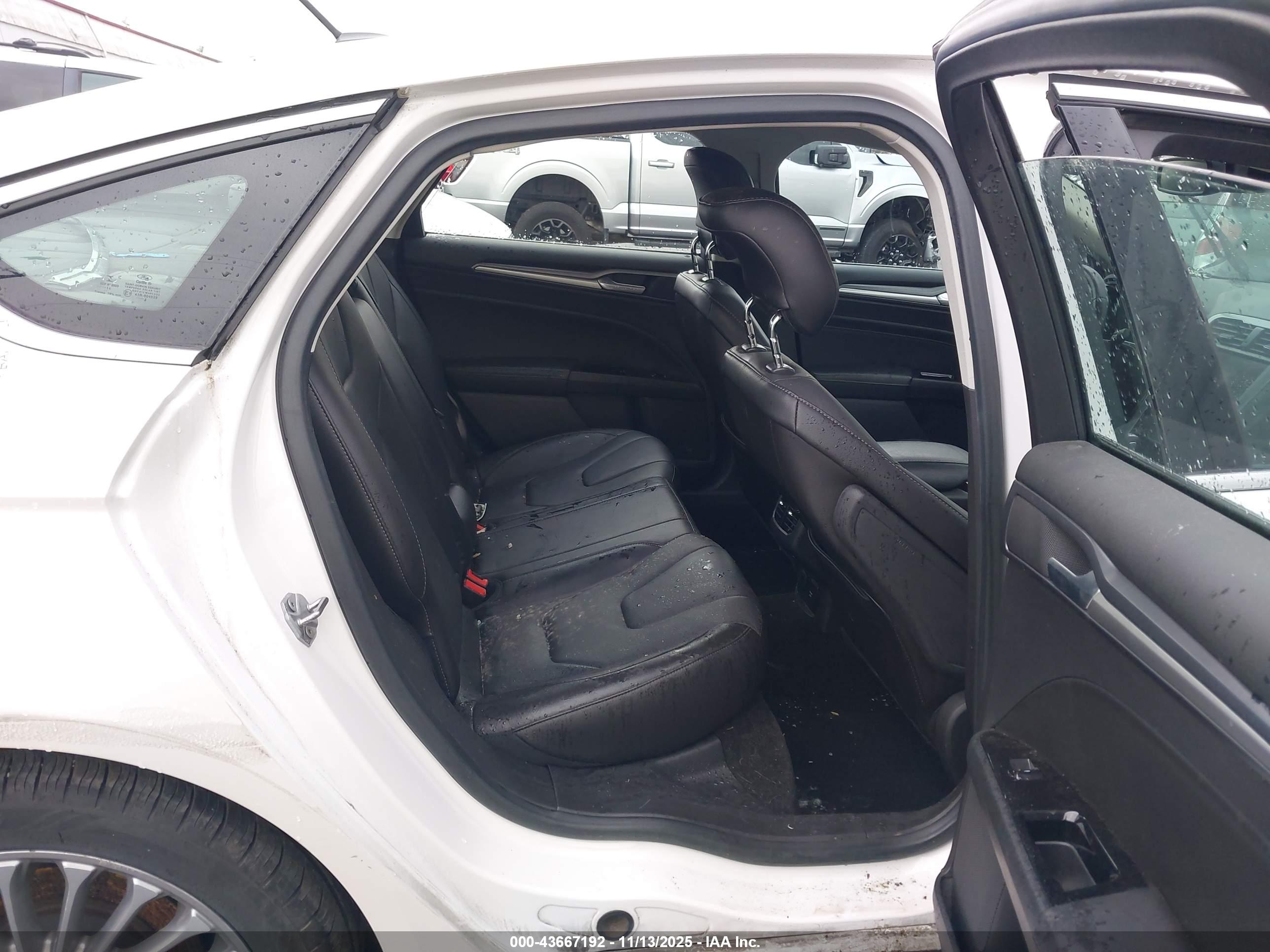 FORD FUSION image 8