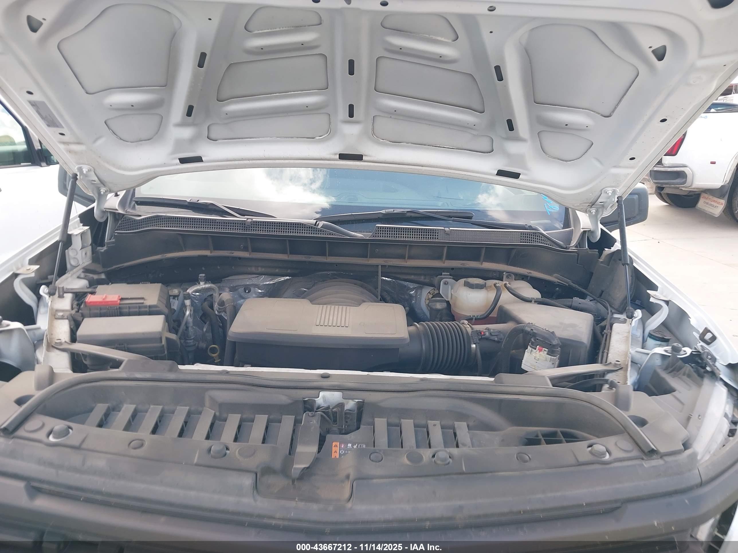 CHEVROLET SILVERADO image 10