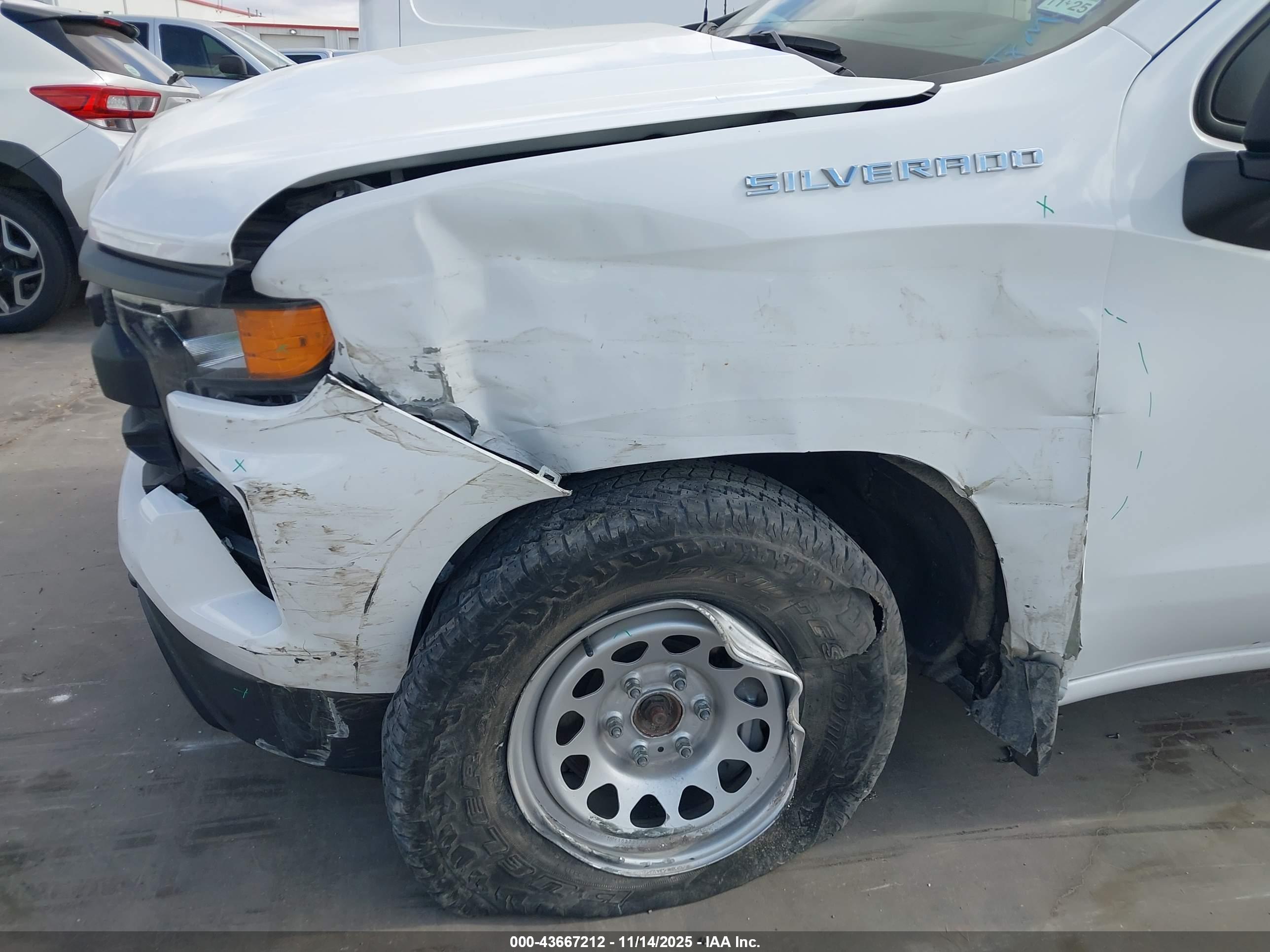 CHEVROLET SILVERADO image 6