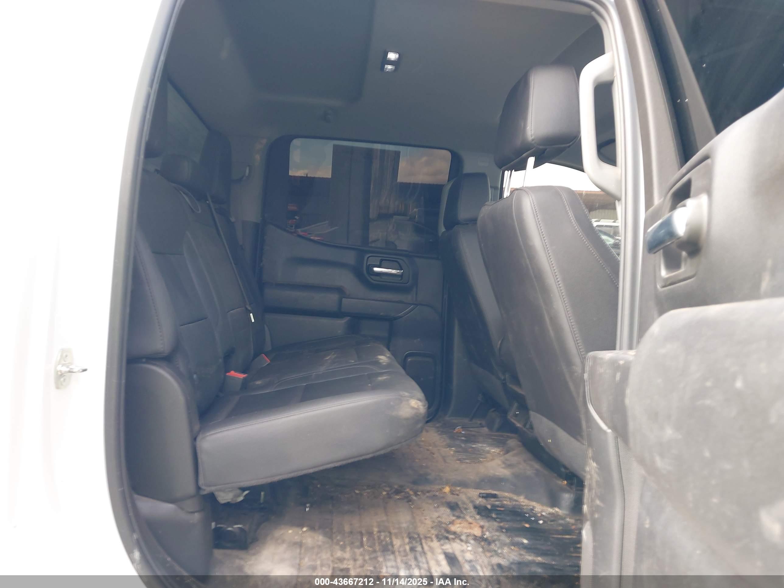CHEVROLET SILVERADO image 8