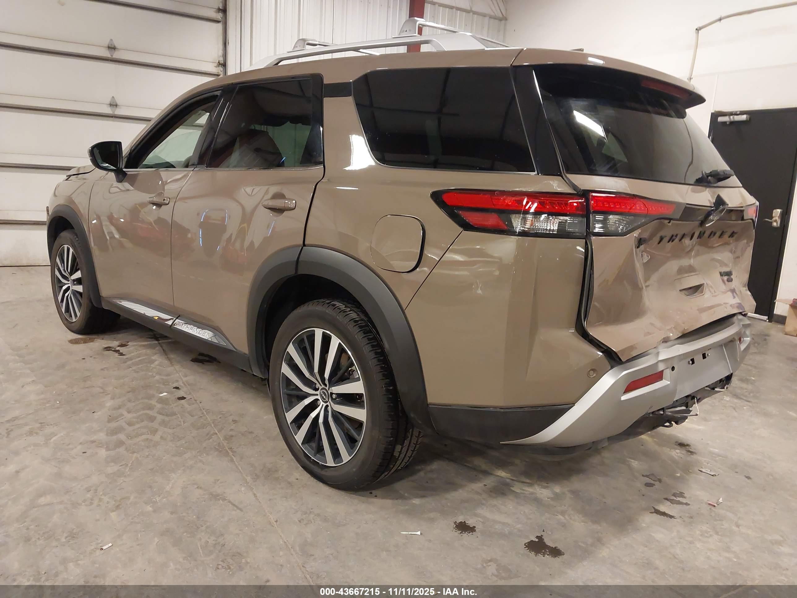 NISSAN PATHFINDER image 3