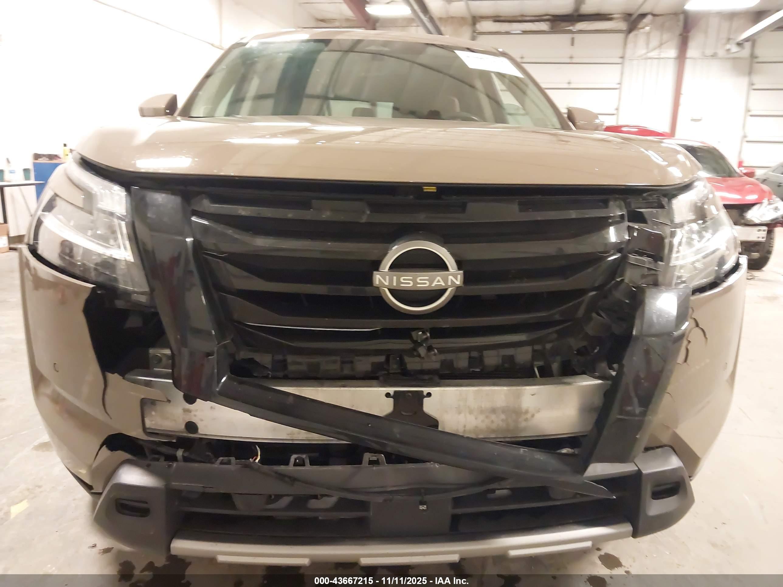 NISSAN PATHFINDER image 6