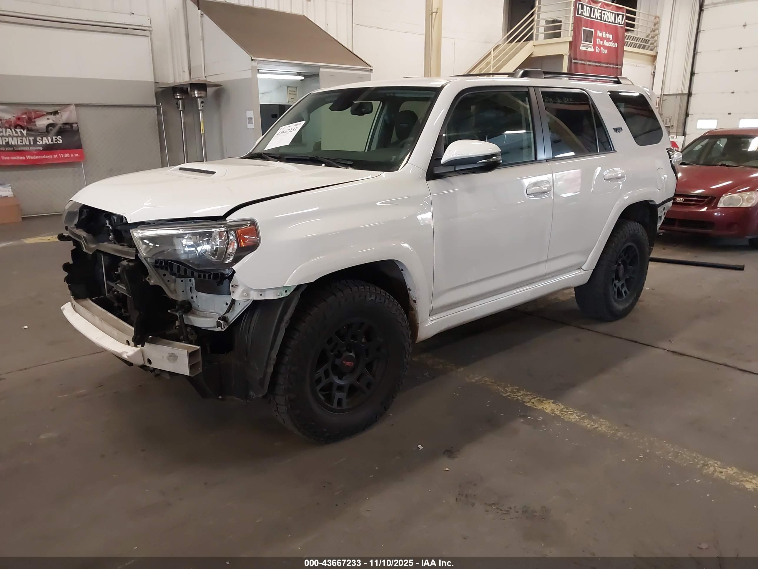 TOYOTA 4RUNNER image 2