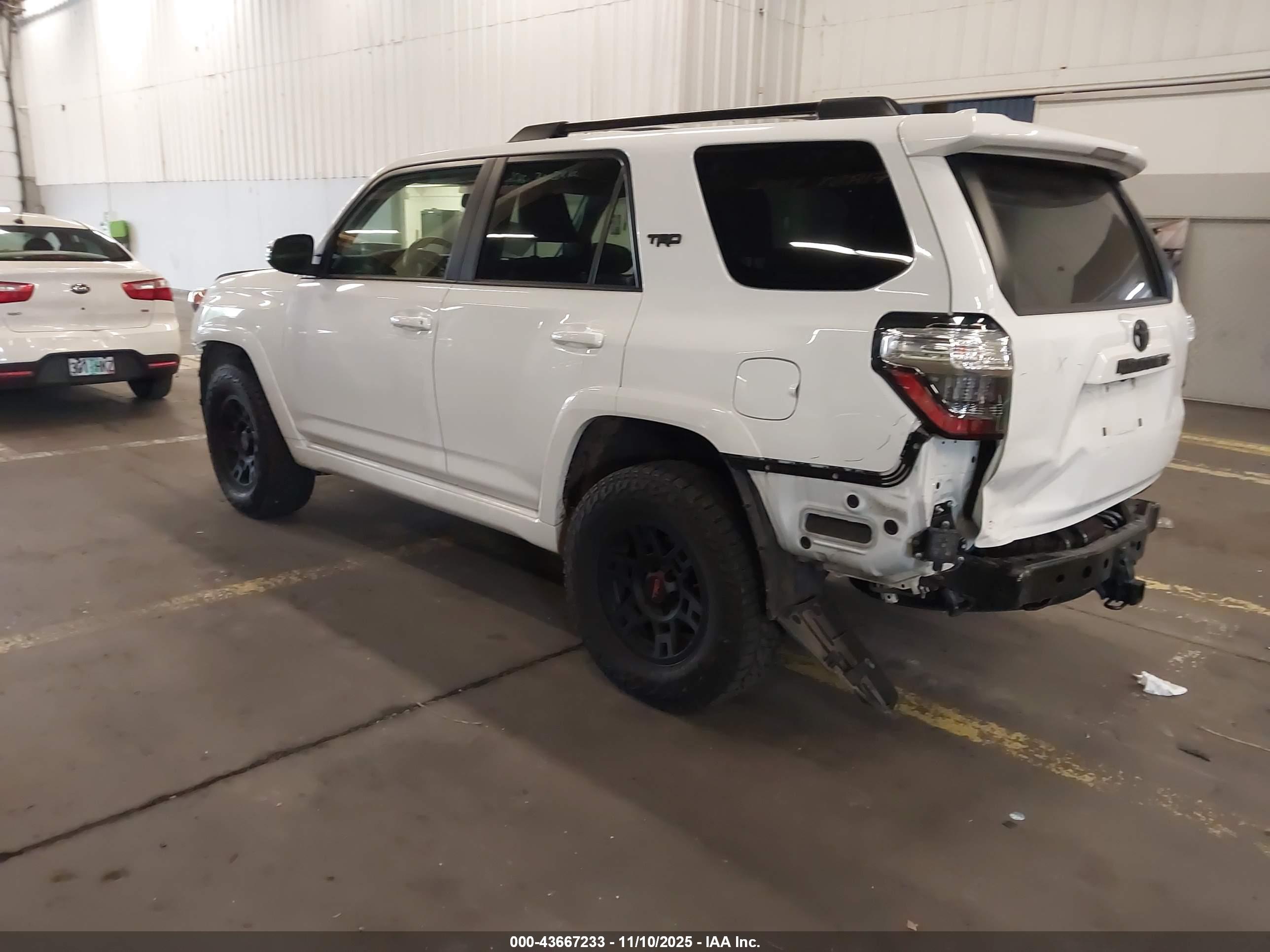 TOYOTA 4RUNNER image 3