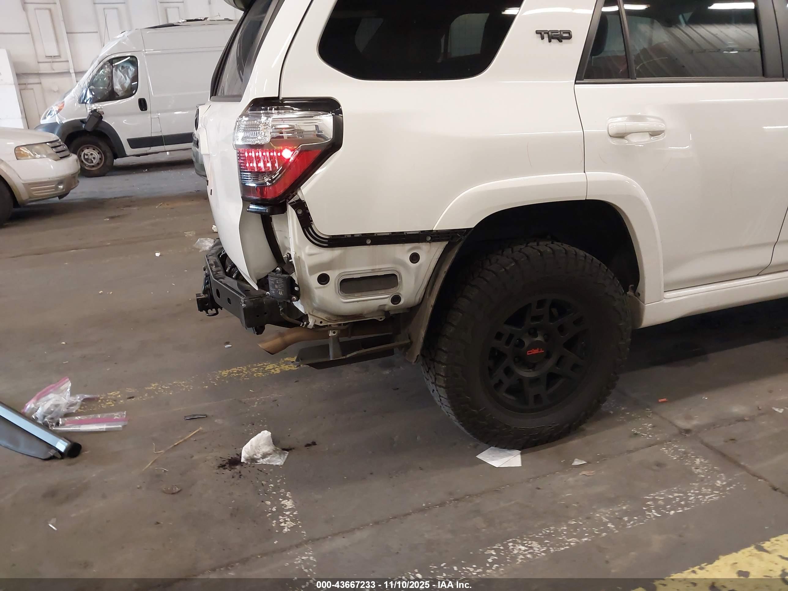 TOYOTA 4RUNNER image 6