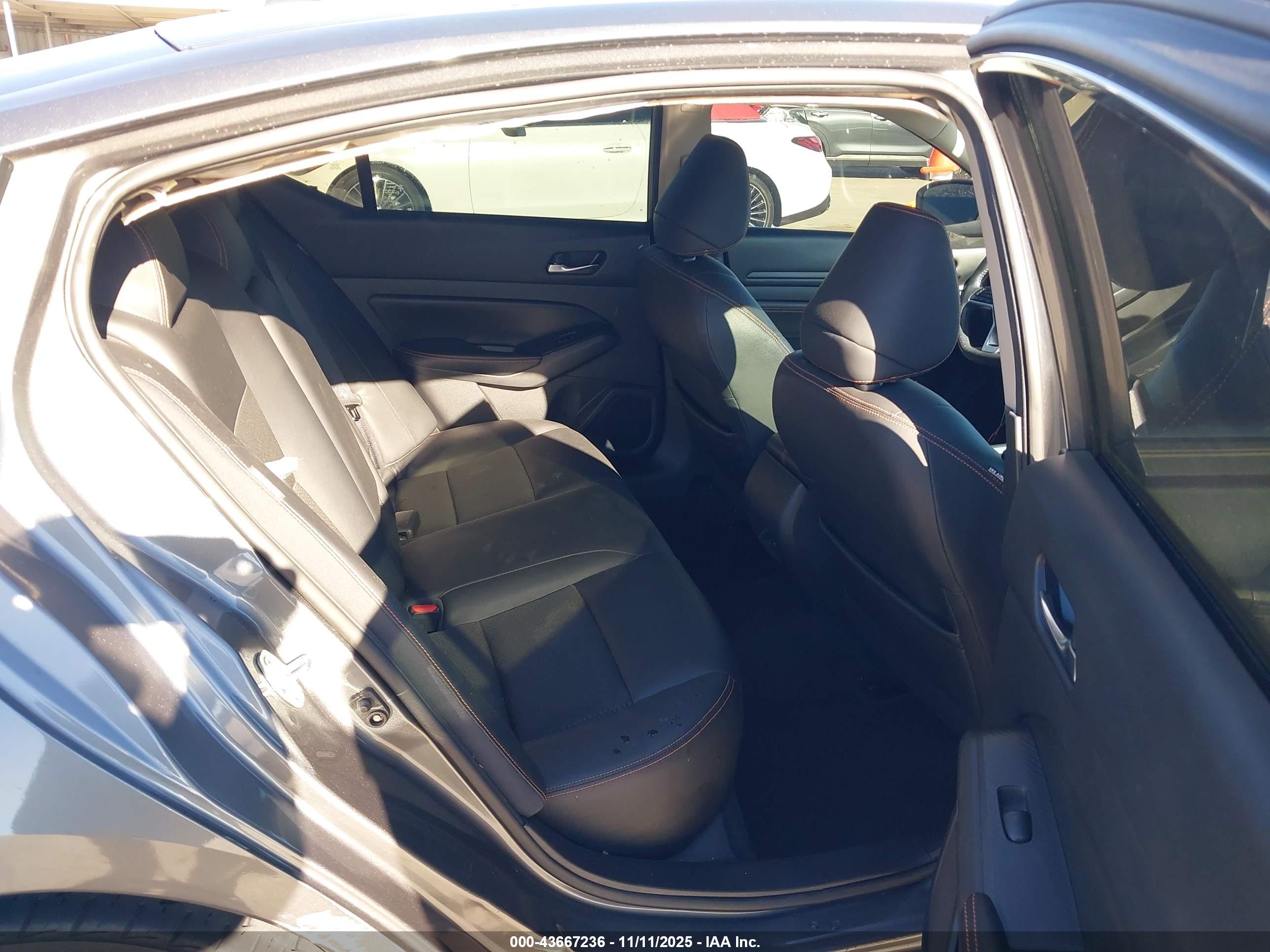 NISSAN ALTIMA image 8