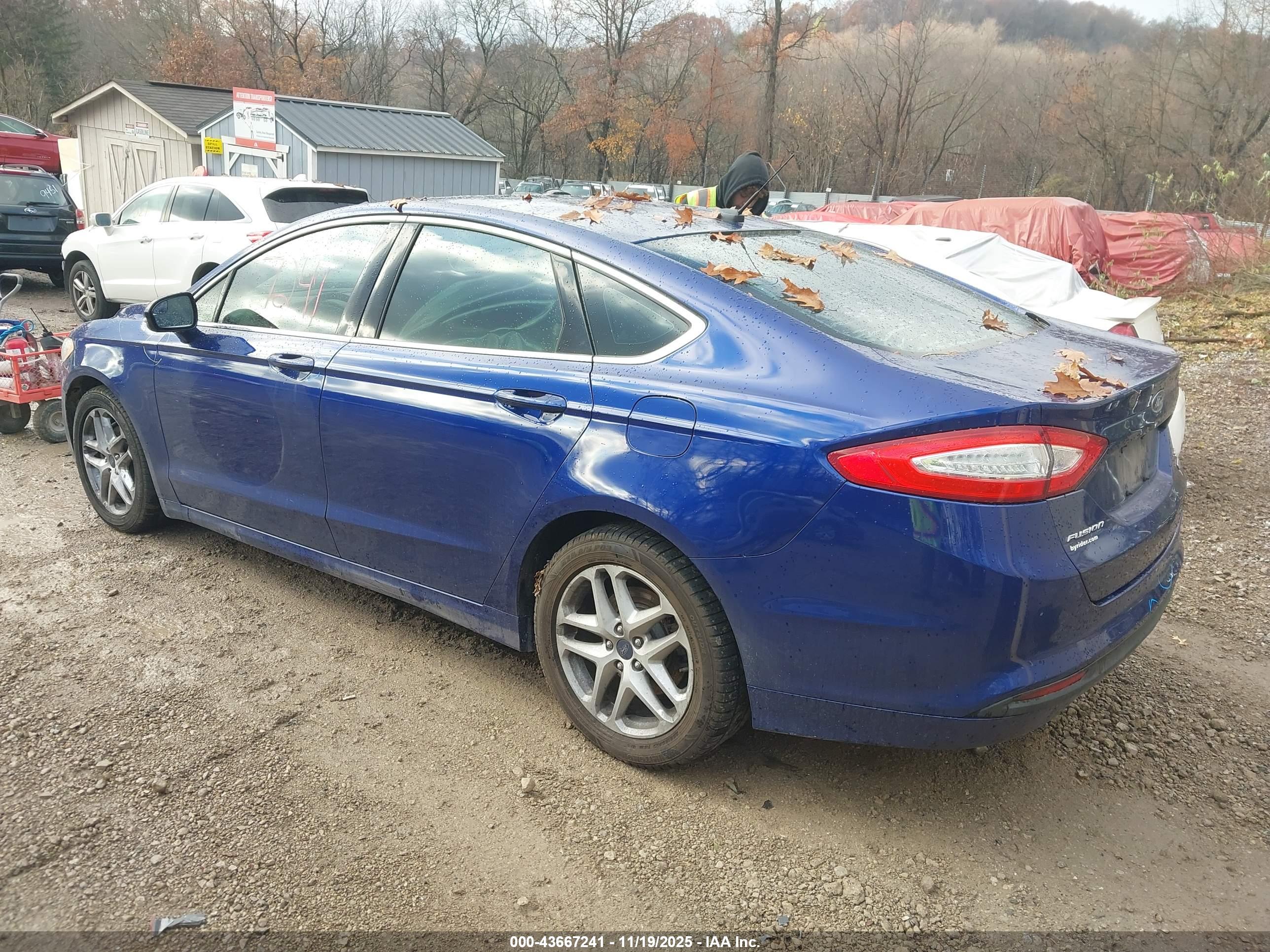 FORD FUSION image 3