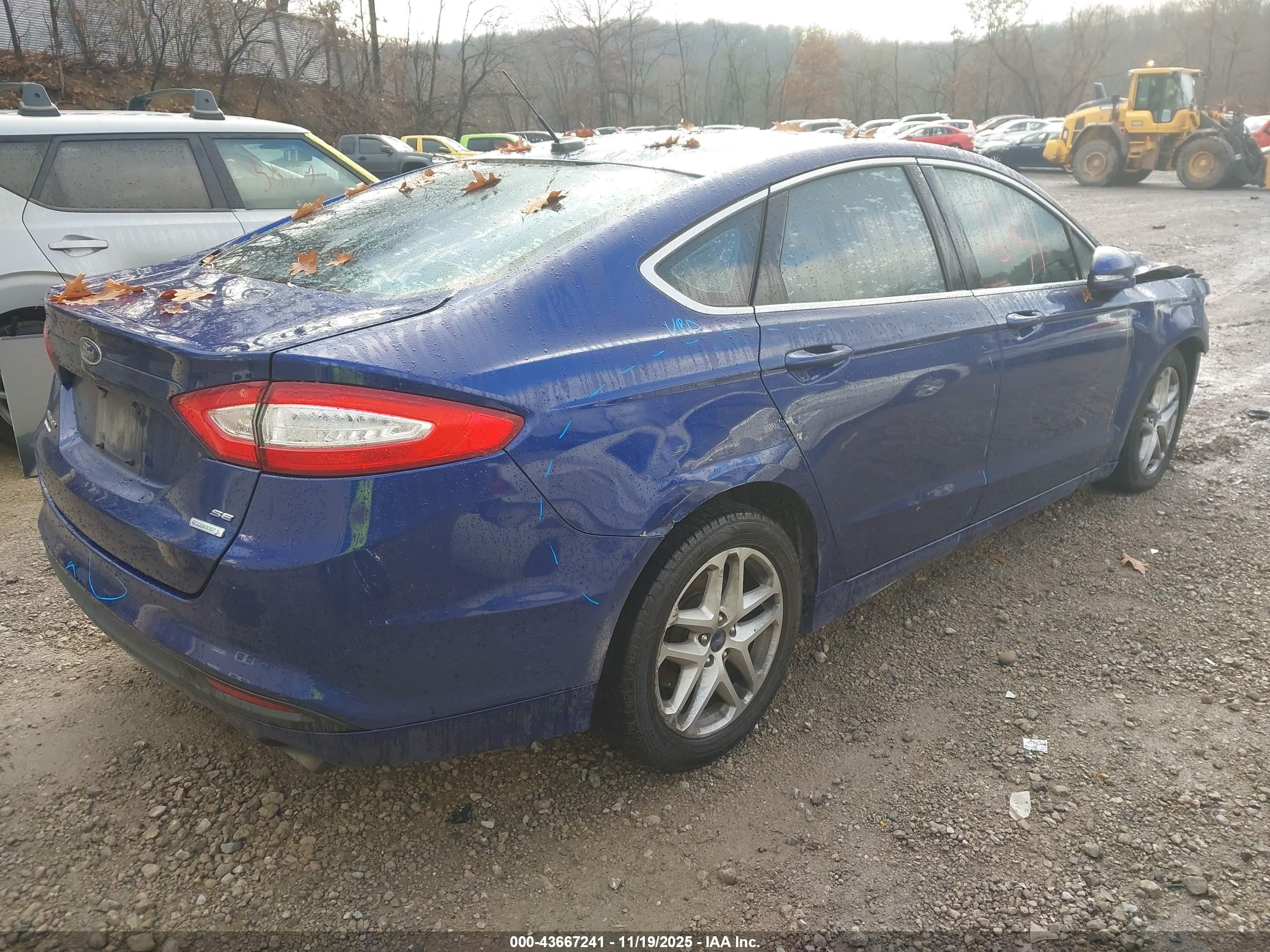 FORD FUSION image 4