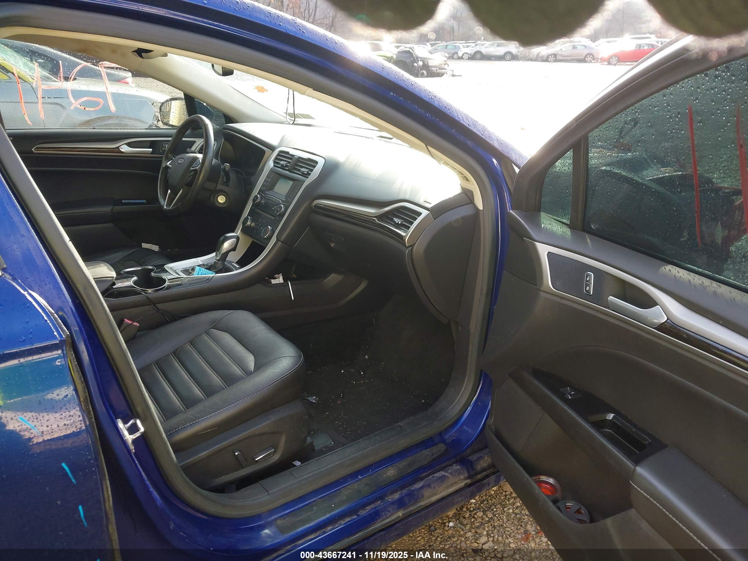 FORD FUSION image 5