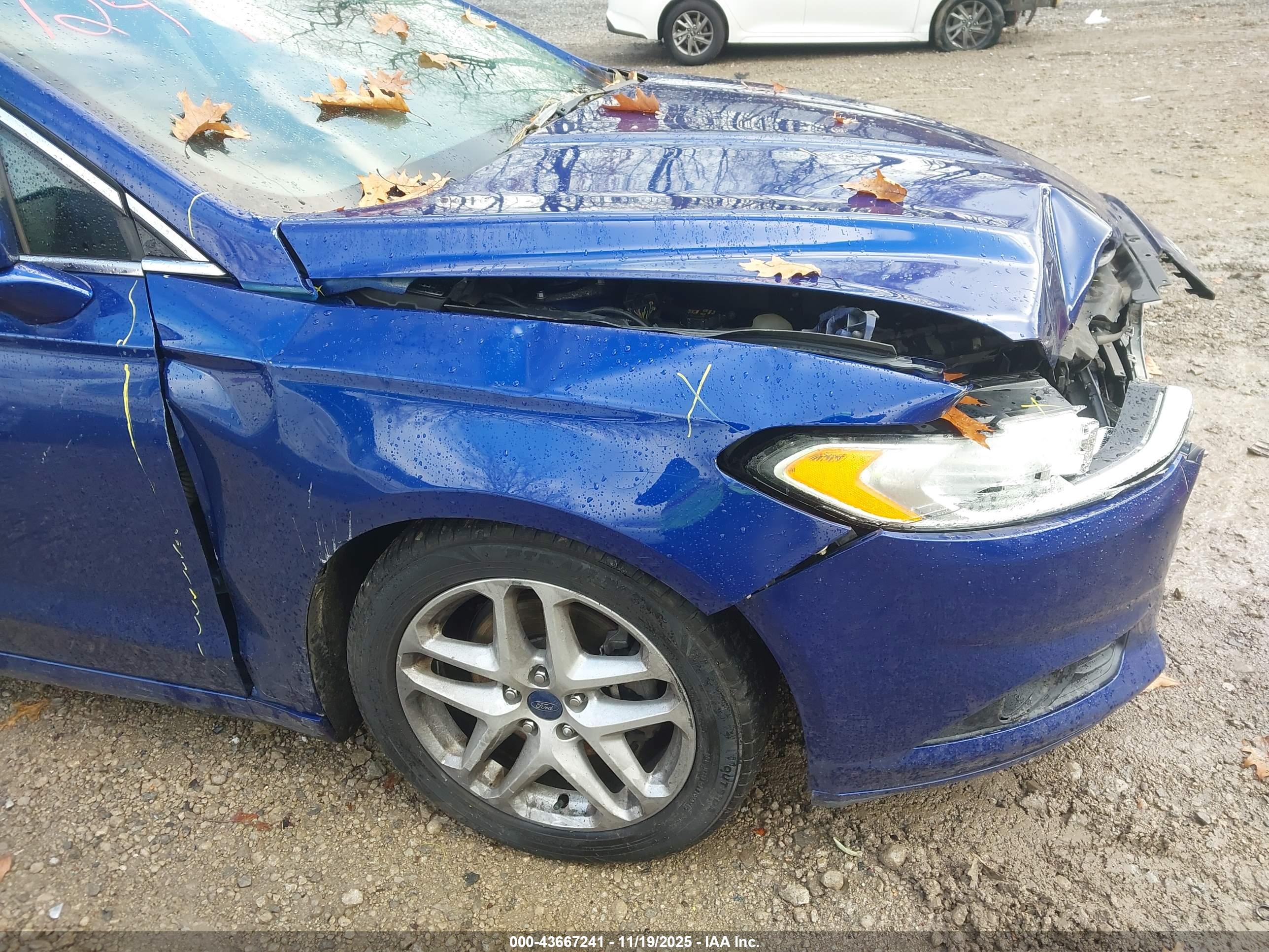 FORD FUSION image 6